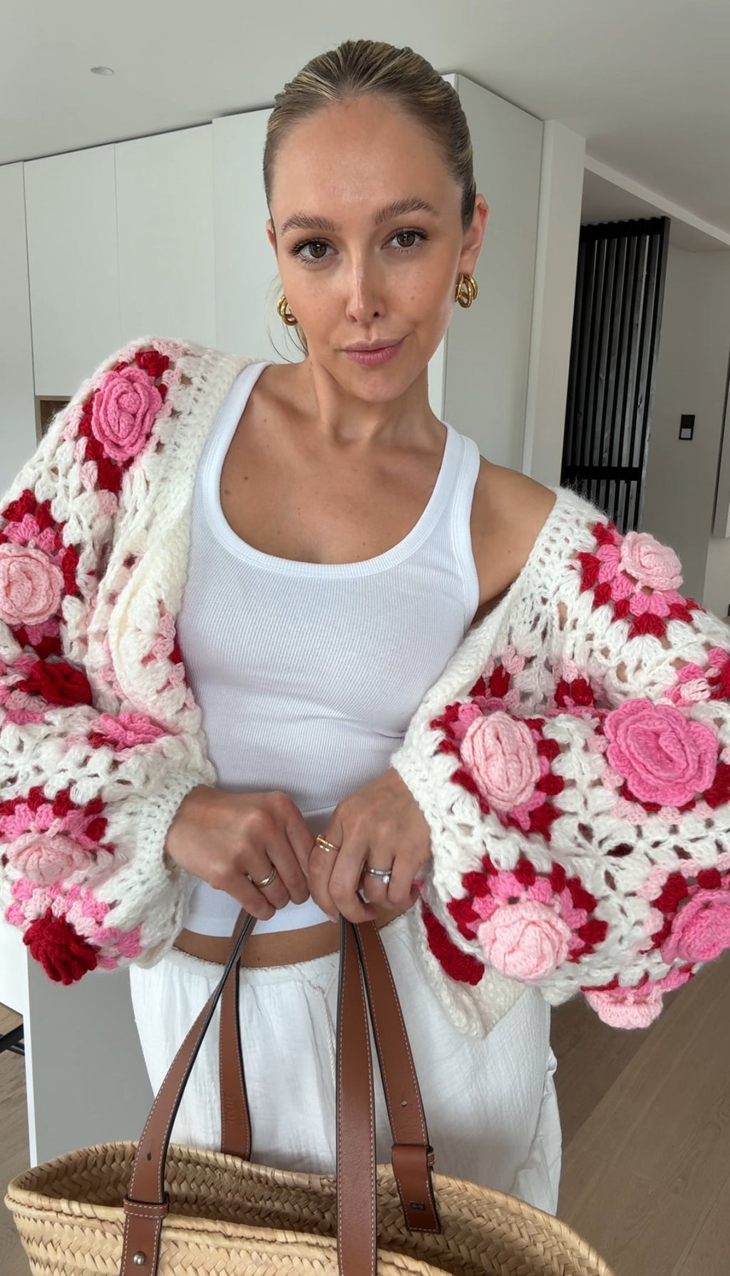 CARDIGÁN HECHO A MANO ROSA