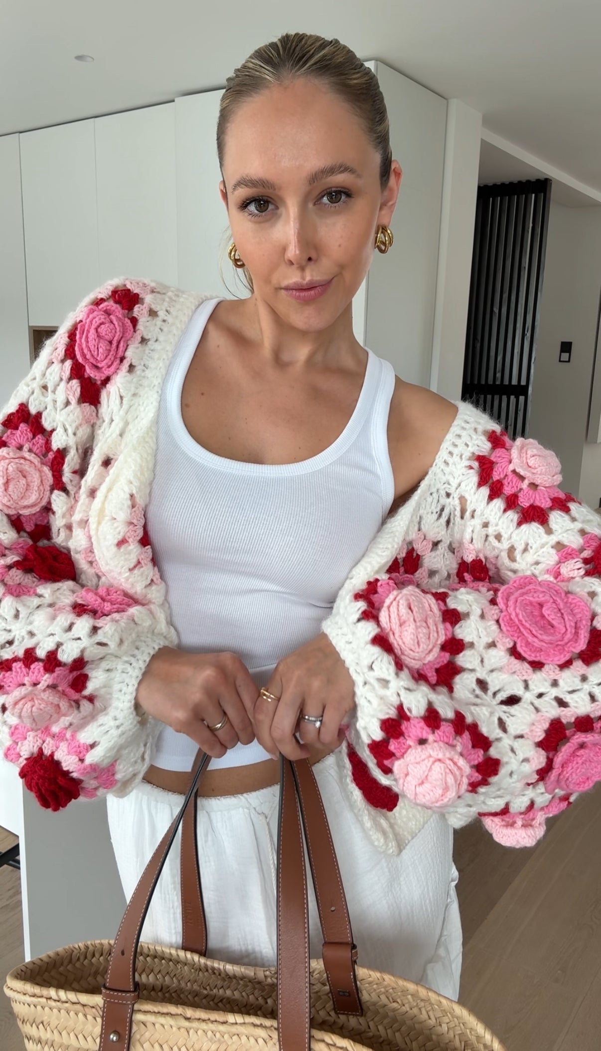 CARDIGÁN HECHO A MANO ROSA