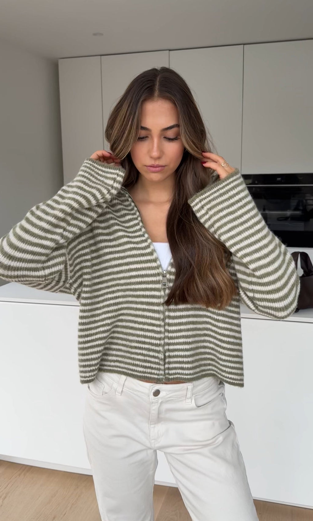 CARDIGÁN DE PUNTO RAYADO ZIP MATCHA