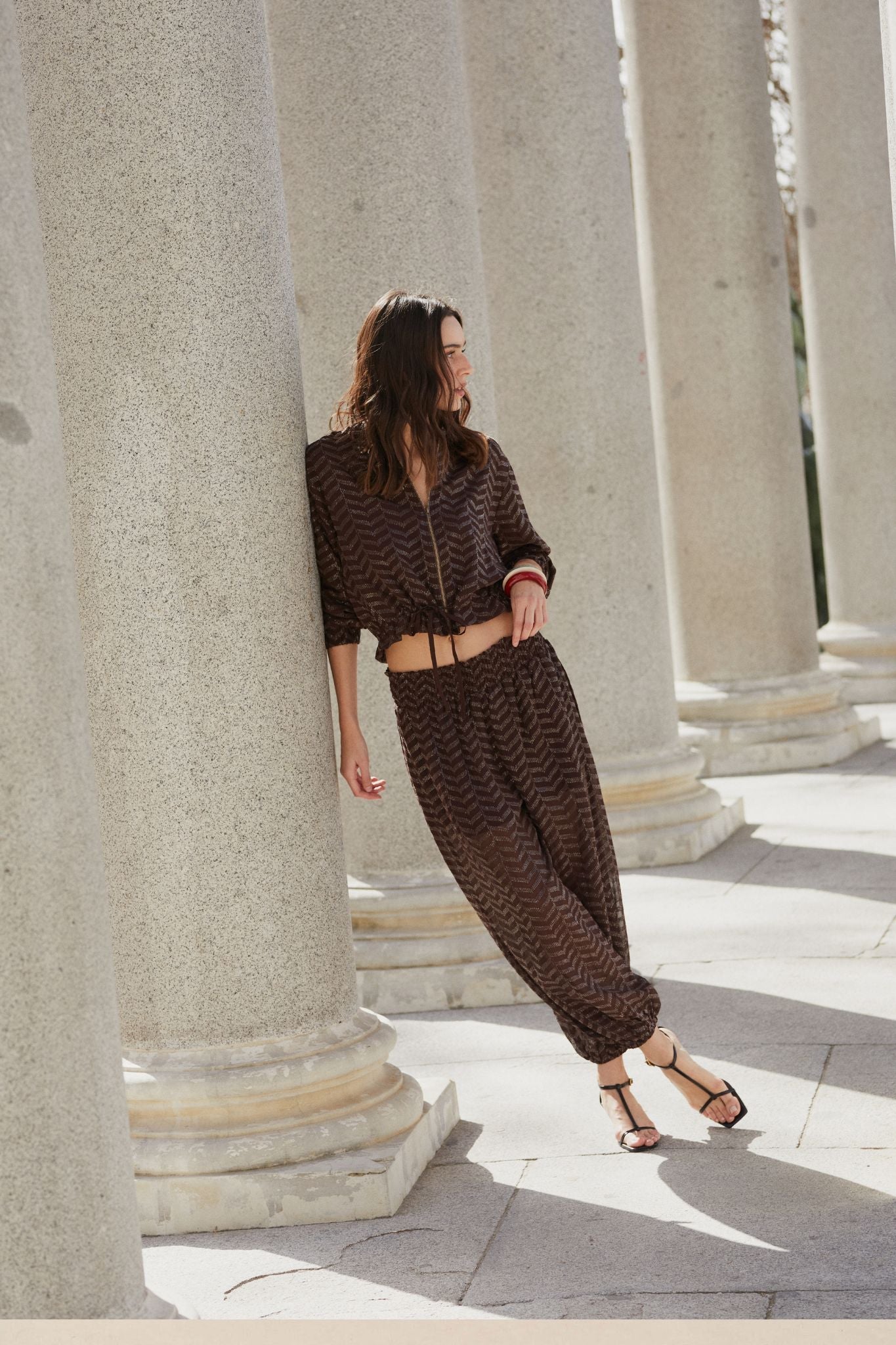 Pantalón de lentejuelas bombacho marrón