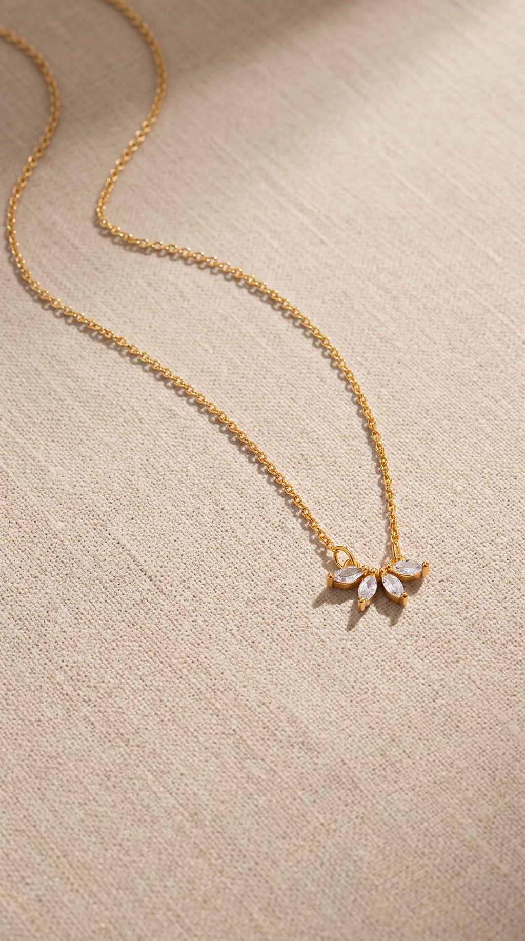 Collar de Hoja de Cristal Omelia