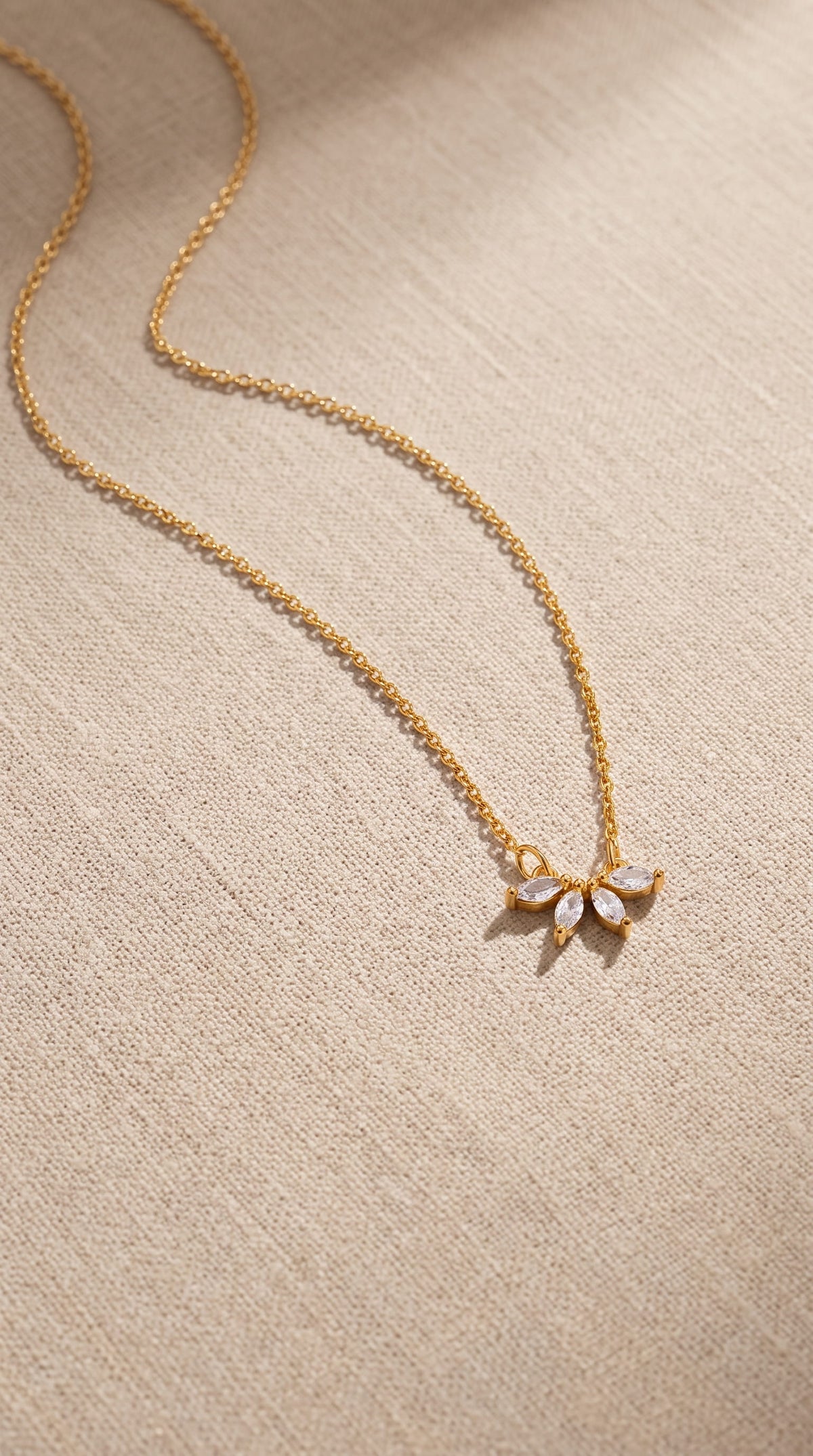 Collar de Hoja de Cristal Omelia