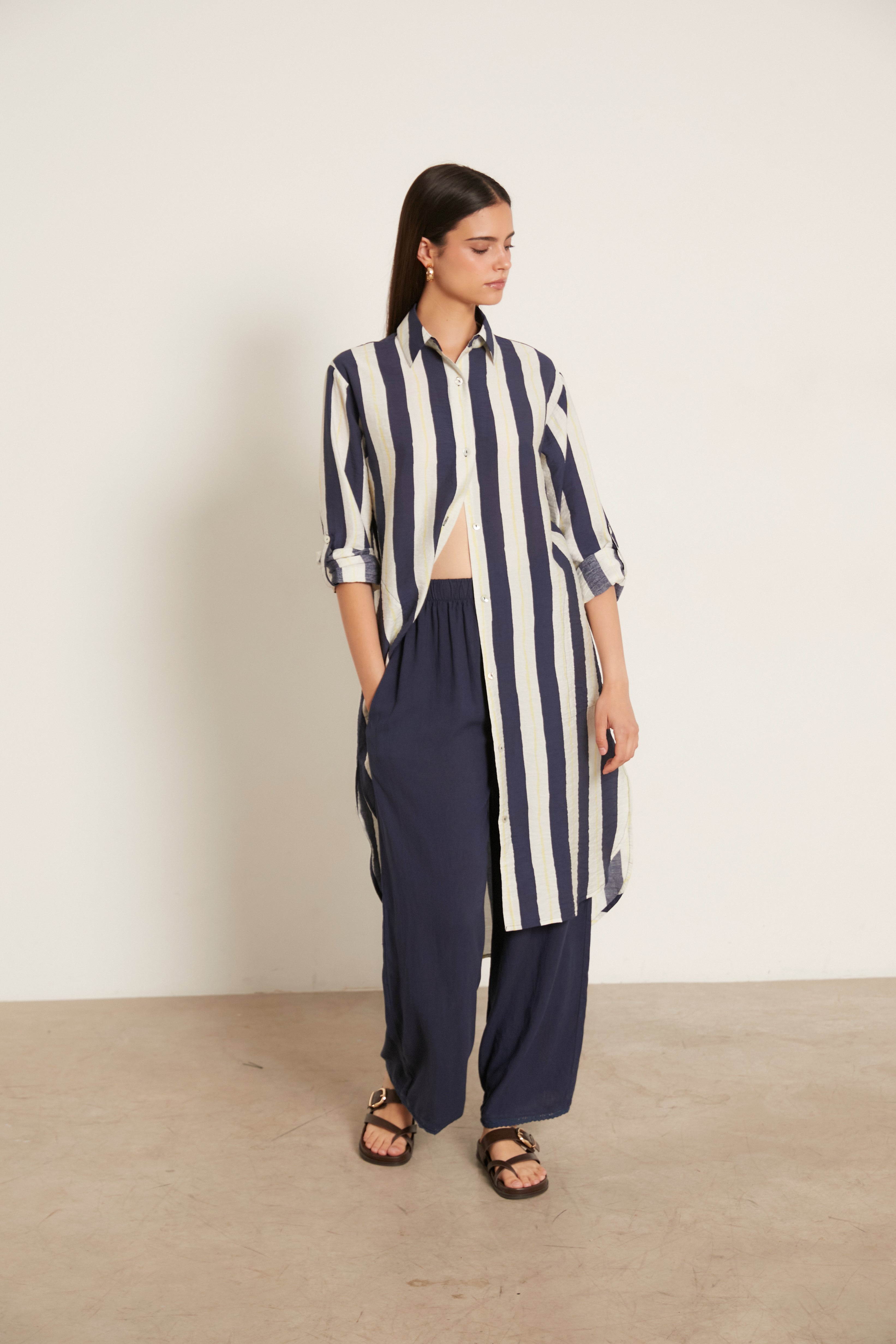 Pantalón largo lino puntilla azul marino