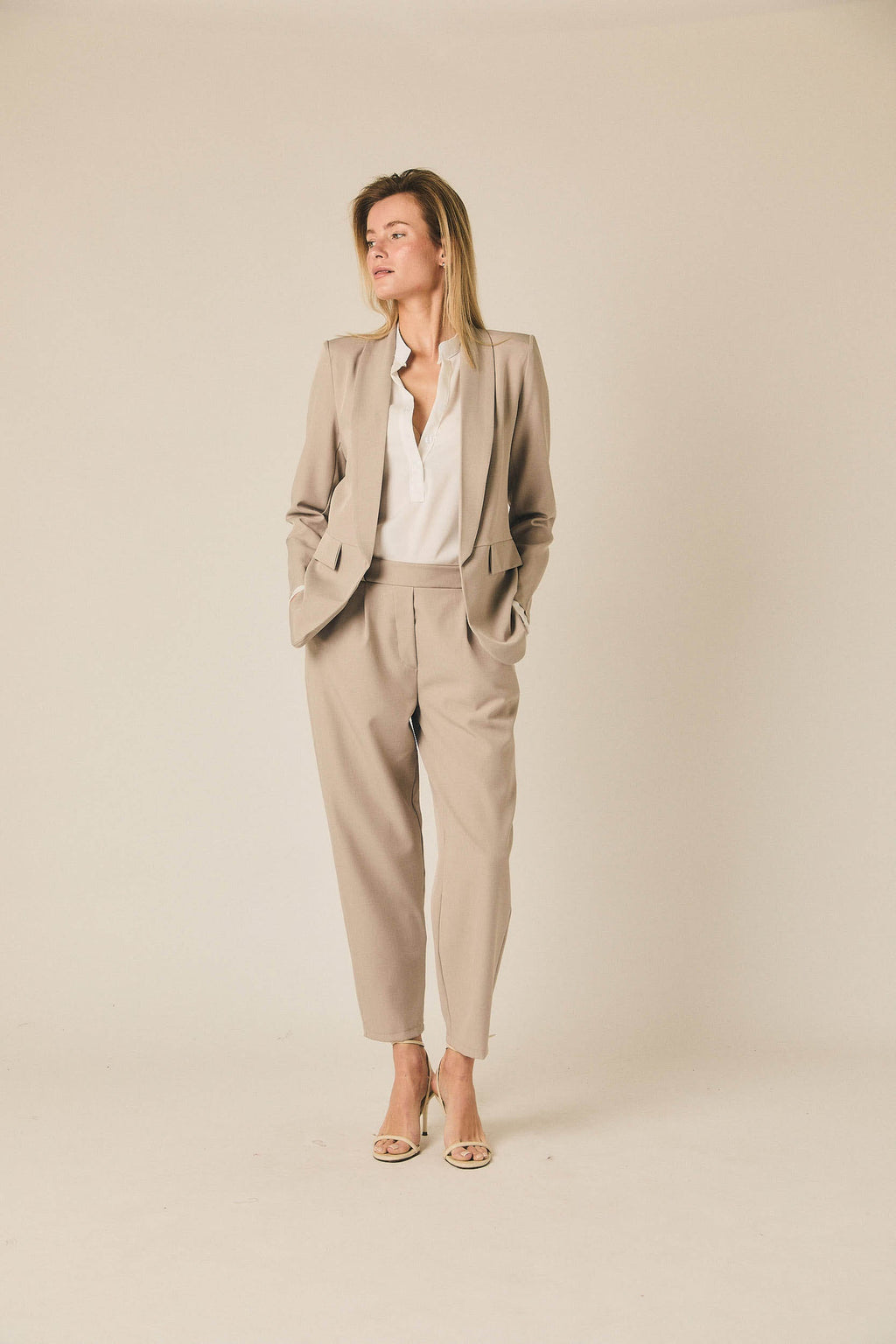 Blazer fluida básica beige