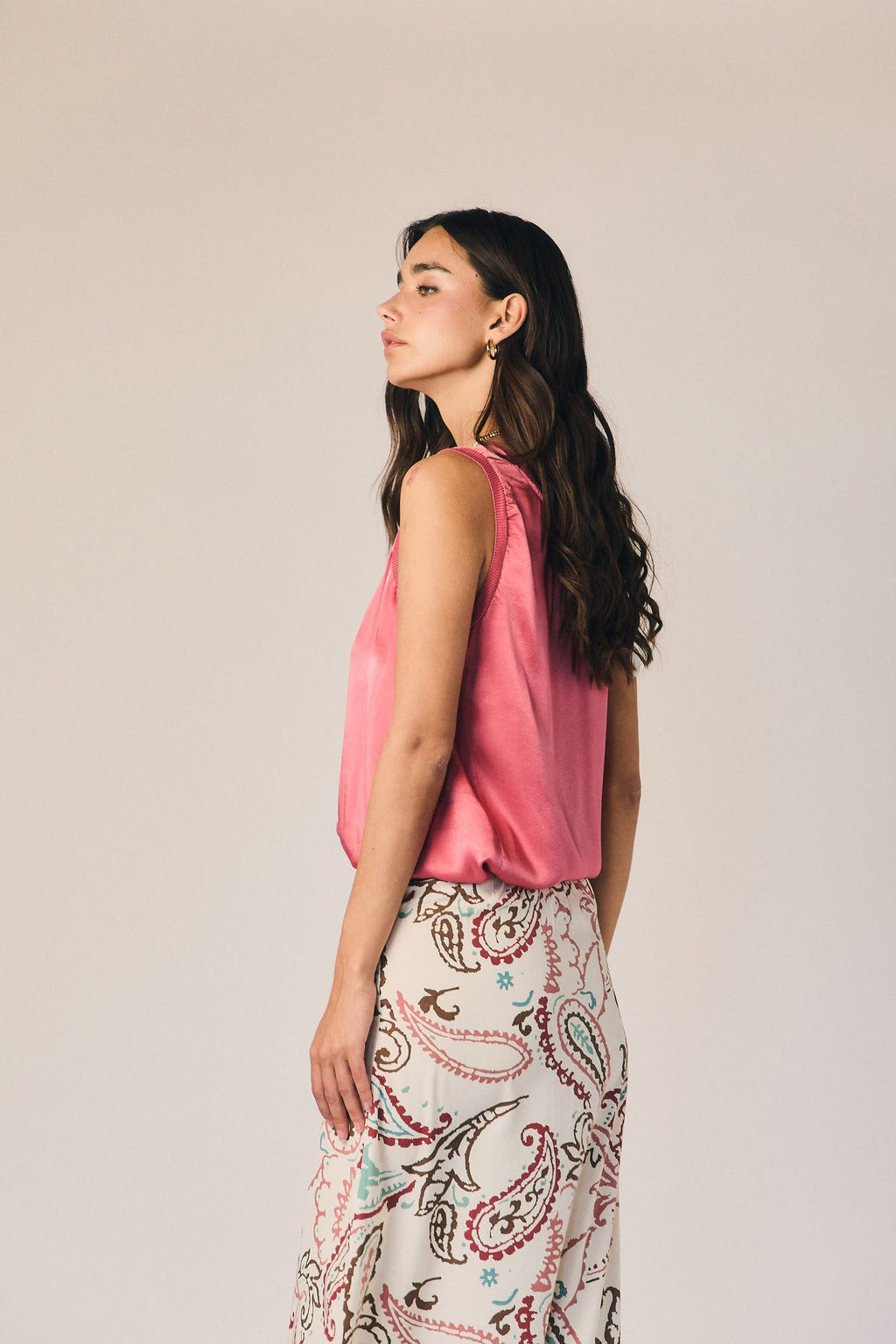 Top sin mangas ribete color fresa