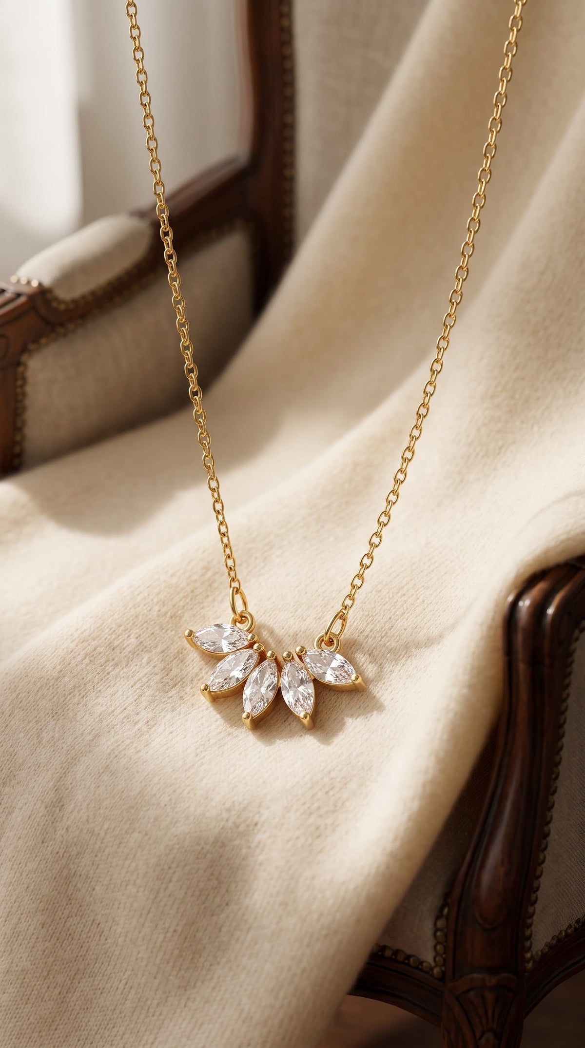 Collar de Hoja de Cristal Omelia