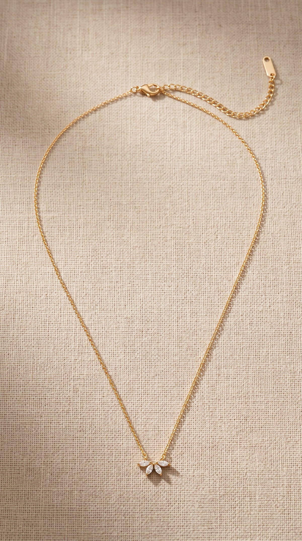 Collar de Hoja de Cristal Omelia