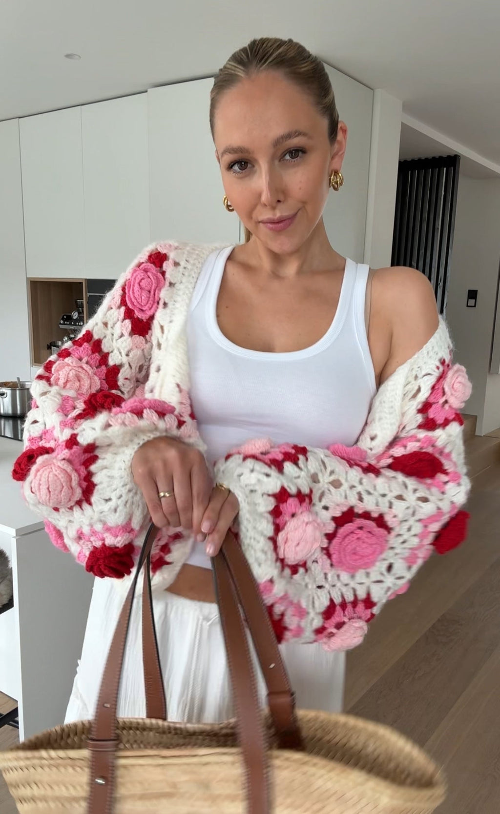 CARDIGÁN HECHO A MANO ROSA