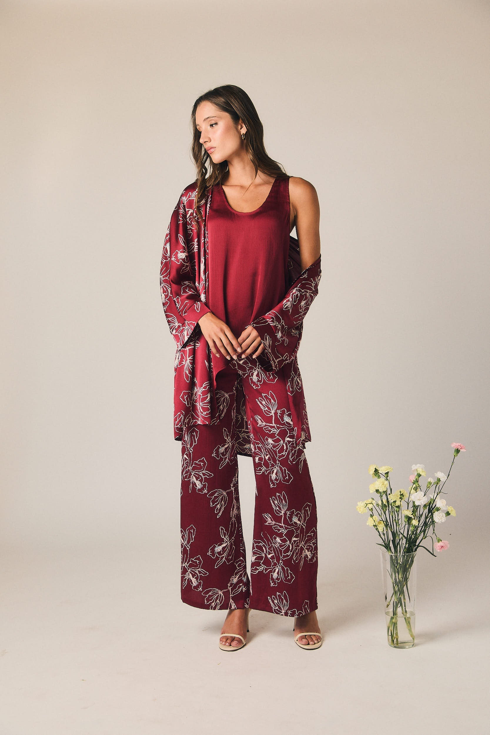 Pantalón recto estampado floral vino