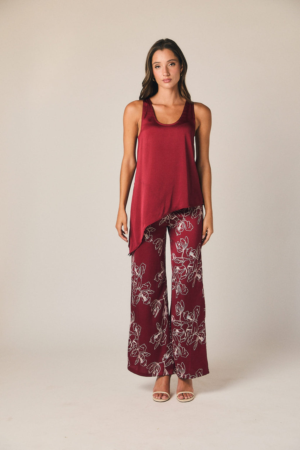 Pantalón recto estampado floral vino