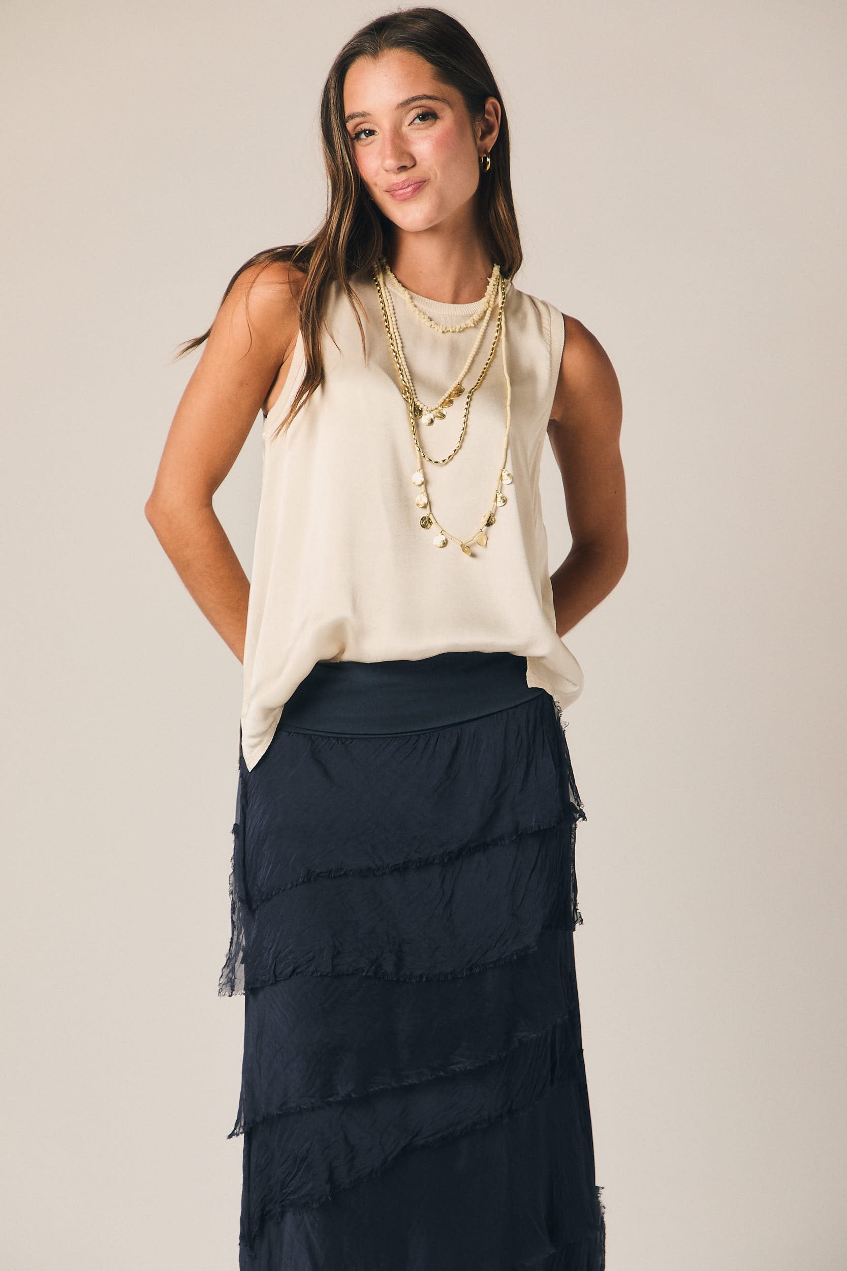 Top sin mangas ribete color natural