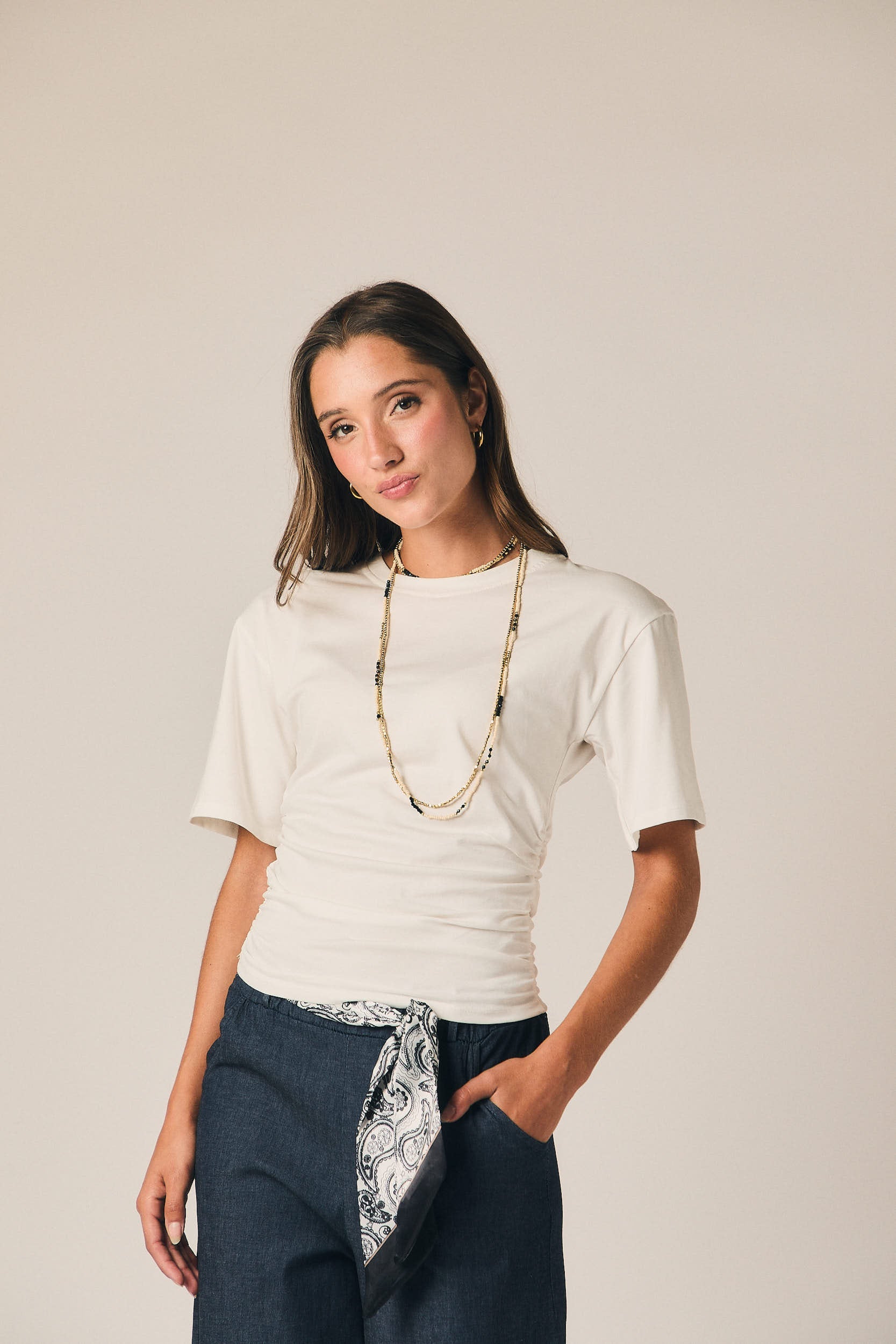 Camiseta manga corta frunce blanco
