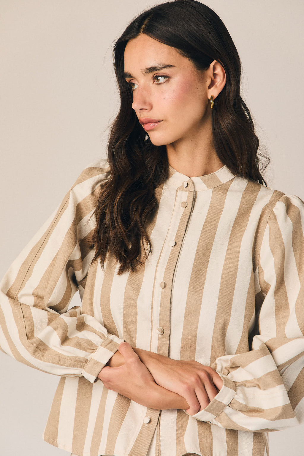 Chaqueta raya ancha camel