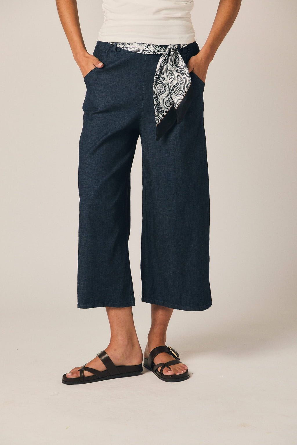 Pantalón cropped denim azul tejano