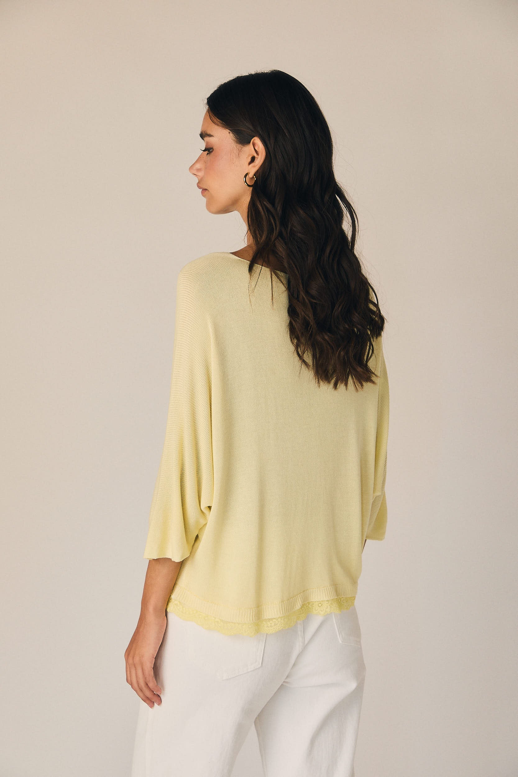 Top cuello pico puntilla amarillo