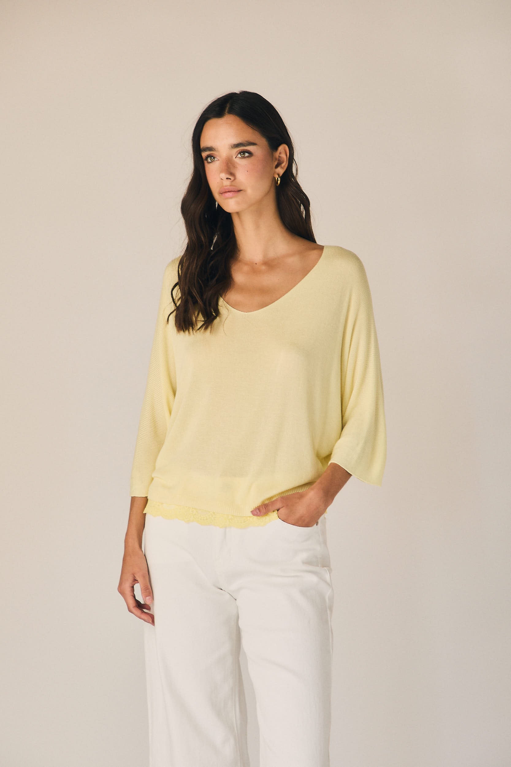 Top cuello pico puntilla amarillo