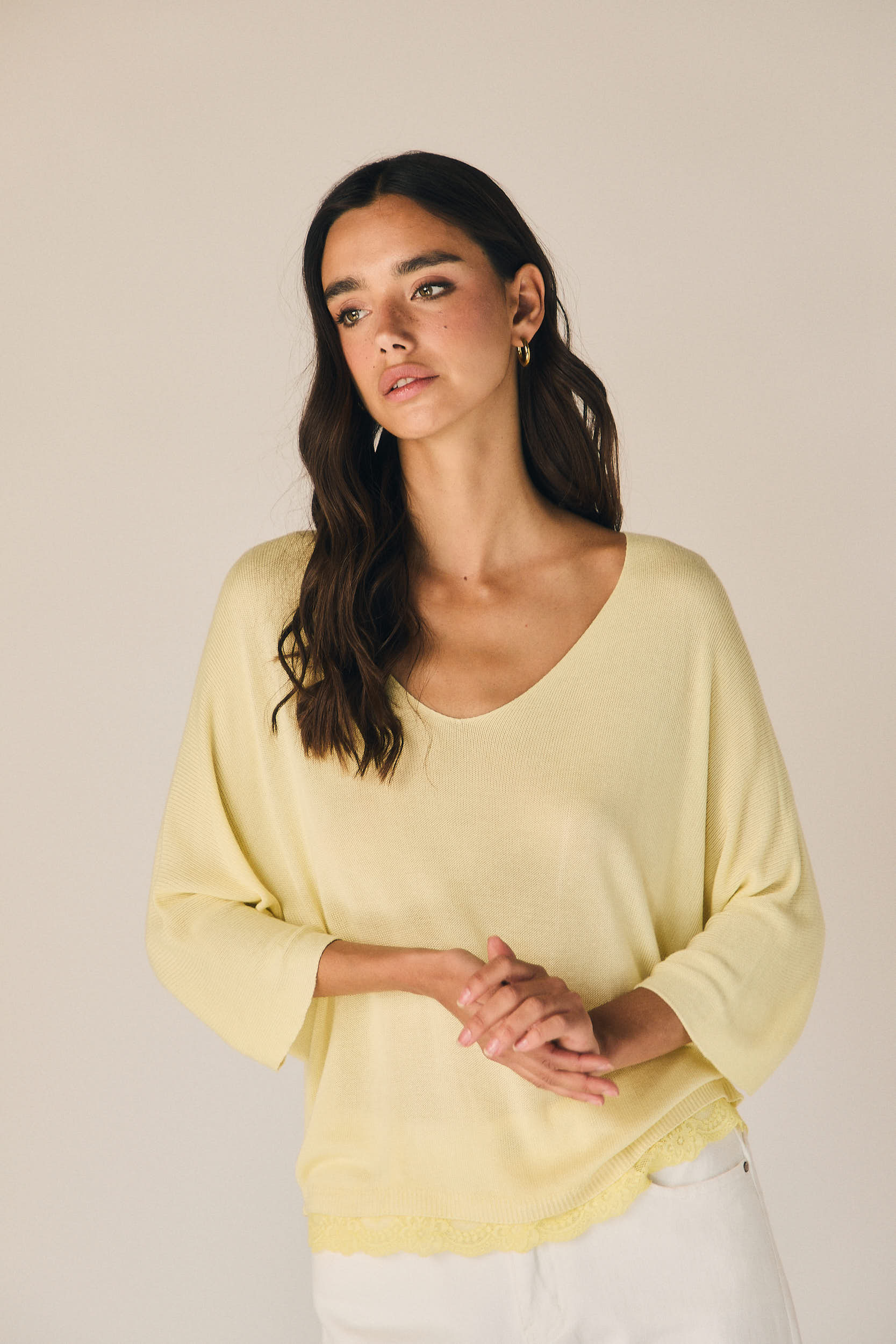 Top cuello pico puntilla amarillo