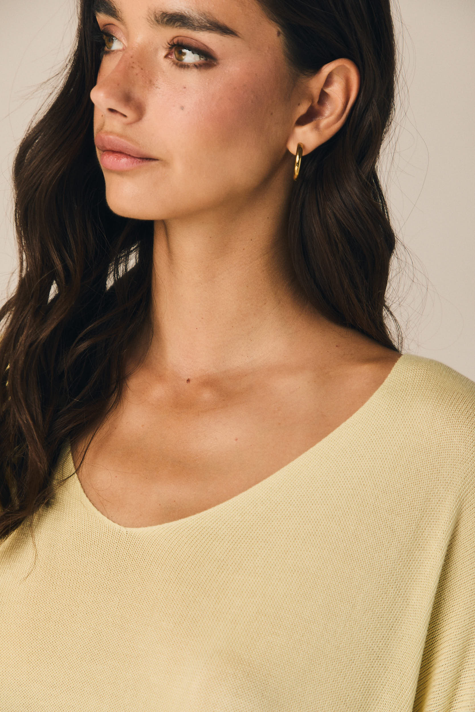 Top cuello pico puntilla amarillo