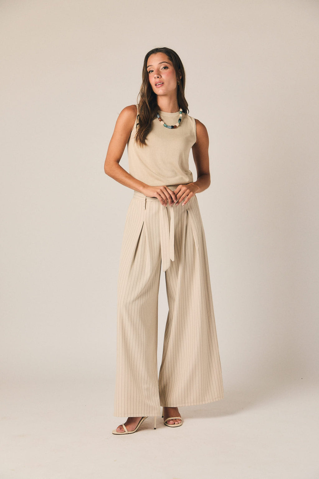 Pantalón ancho lazo rayas beige