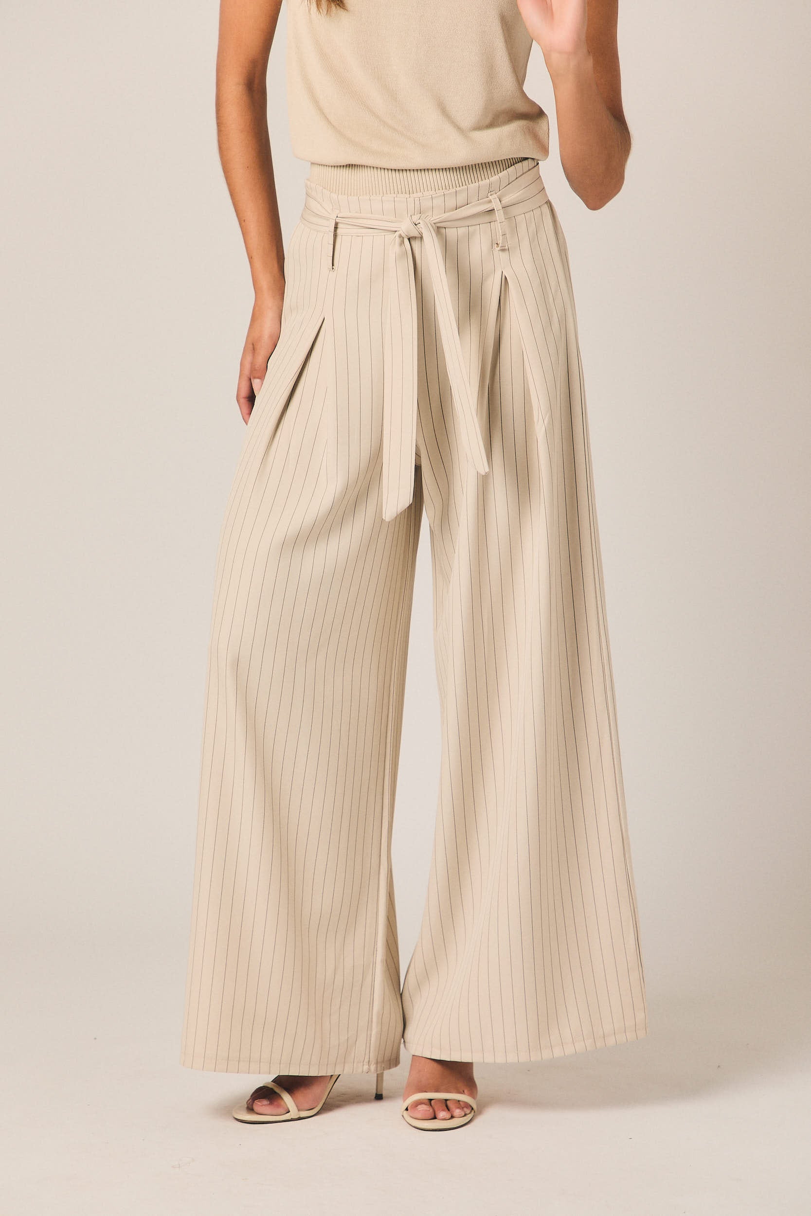 Pantalón ancho lazo rayas beige