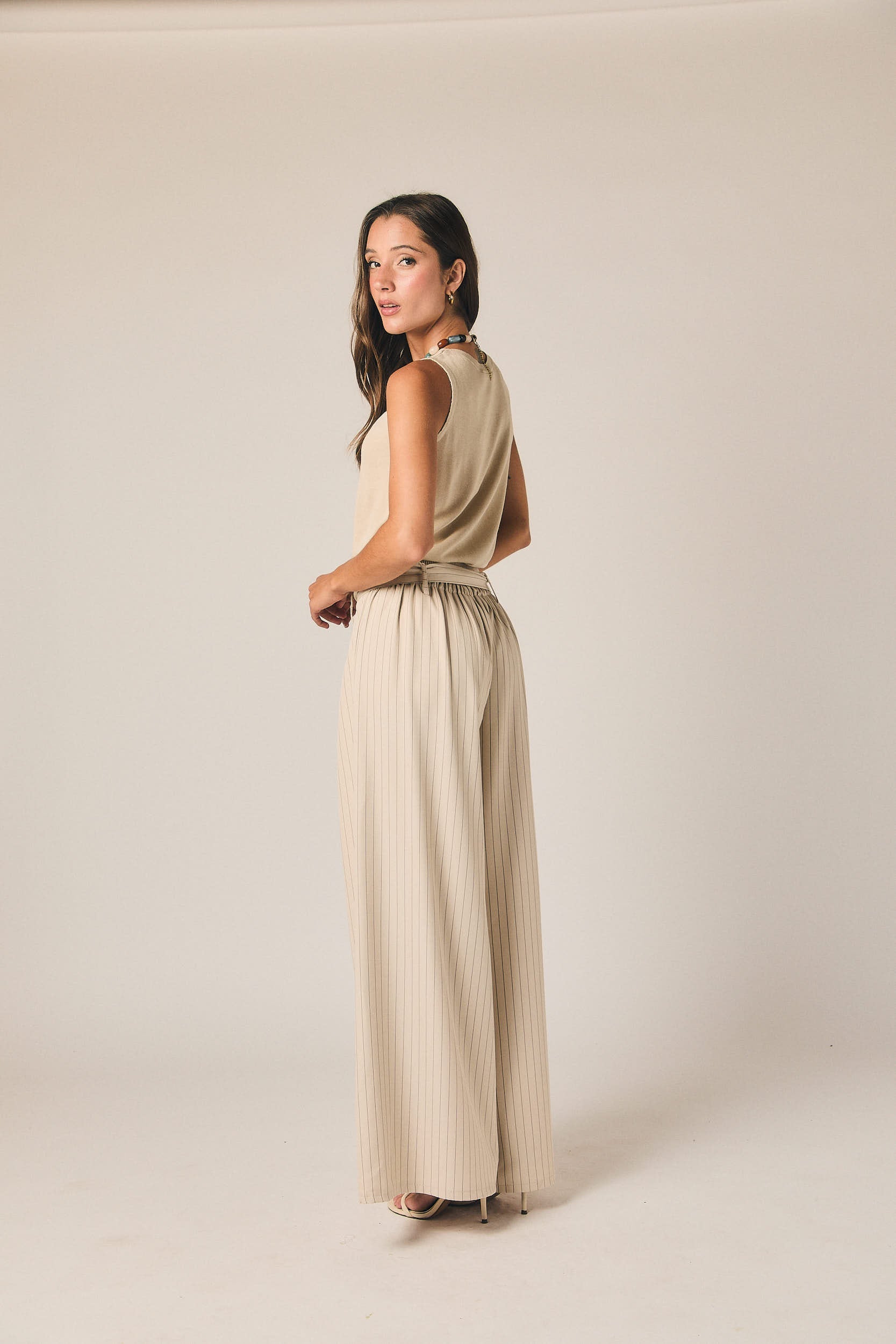 Pantalón ancho lazo rayas beige