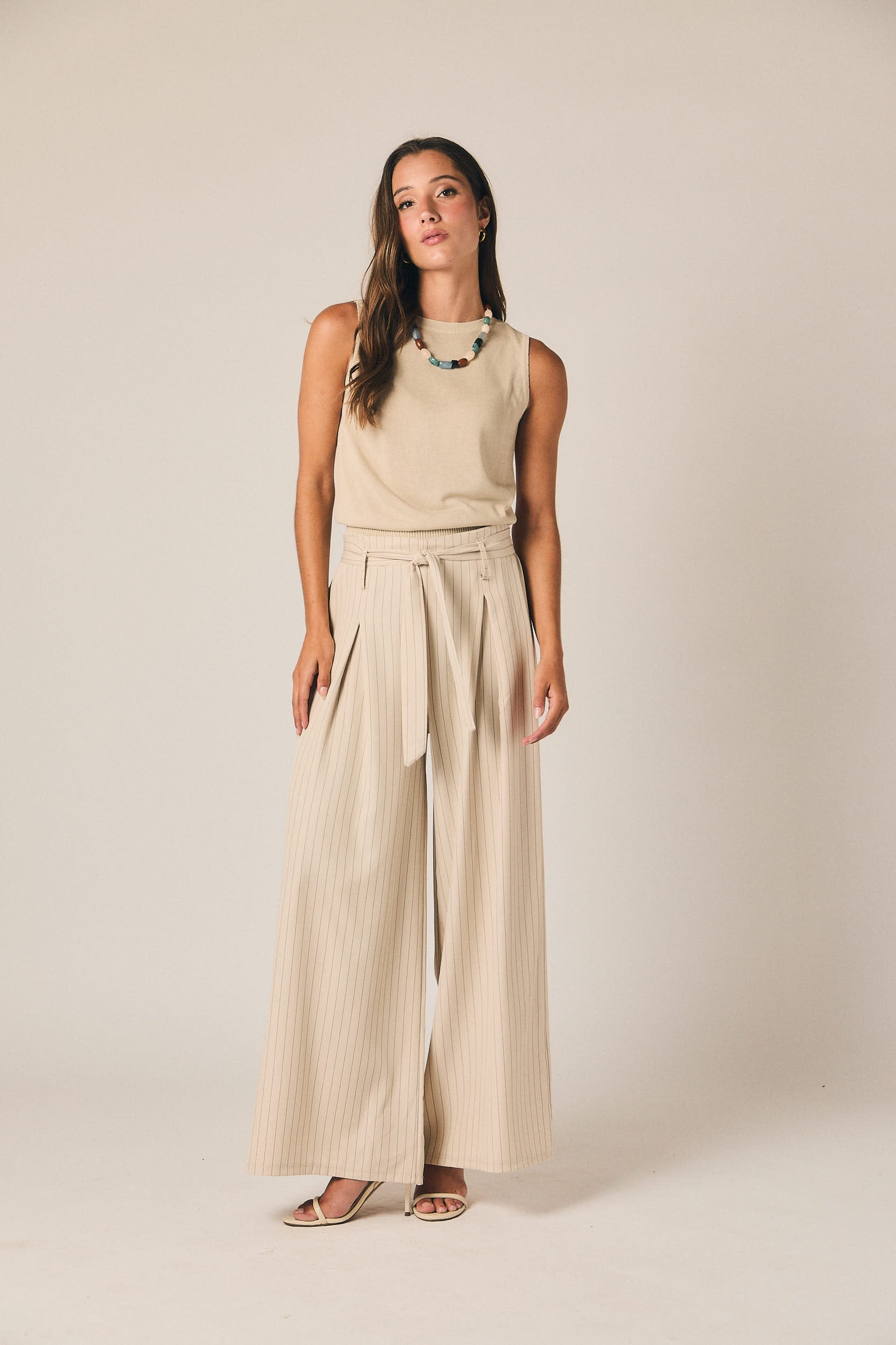 Pantalón ancho lazo rayas beige