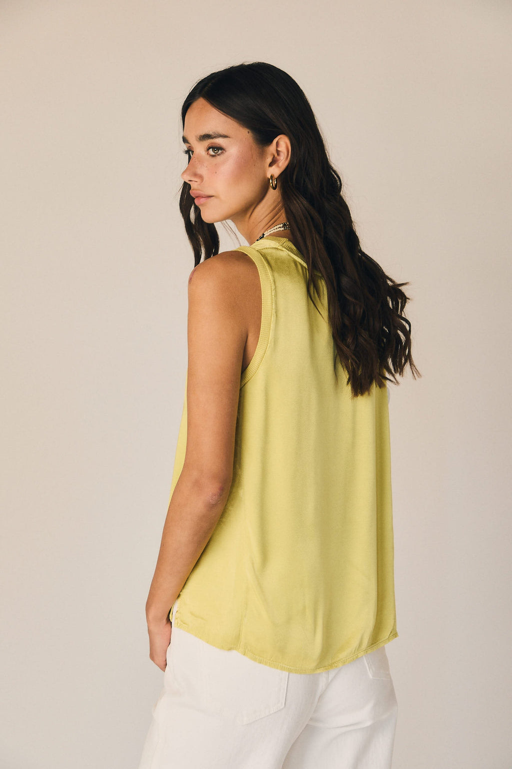 Top sin mangas ribete amarillo