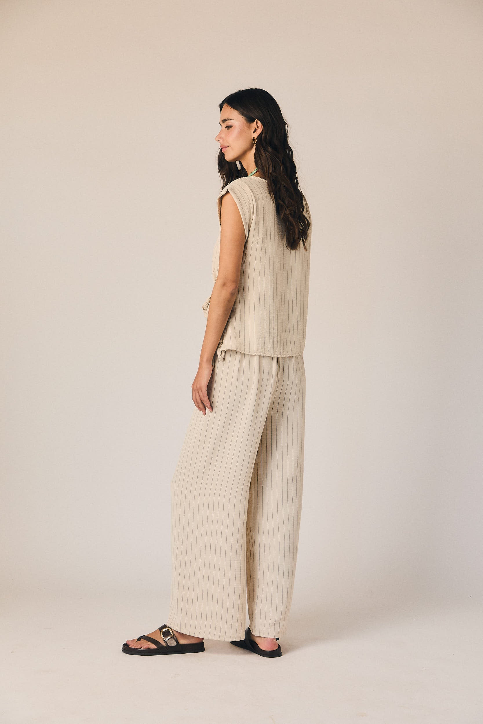 Pantalón fluido rayas beige