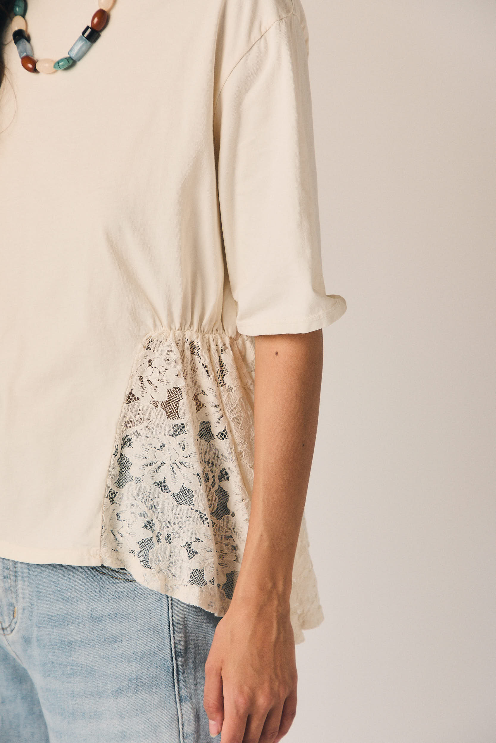 Camiseta manga corta encaje natural