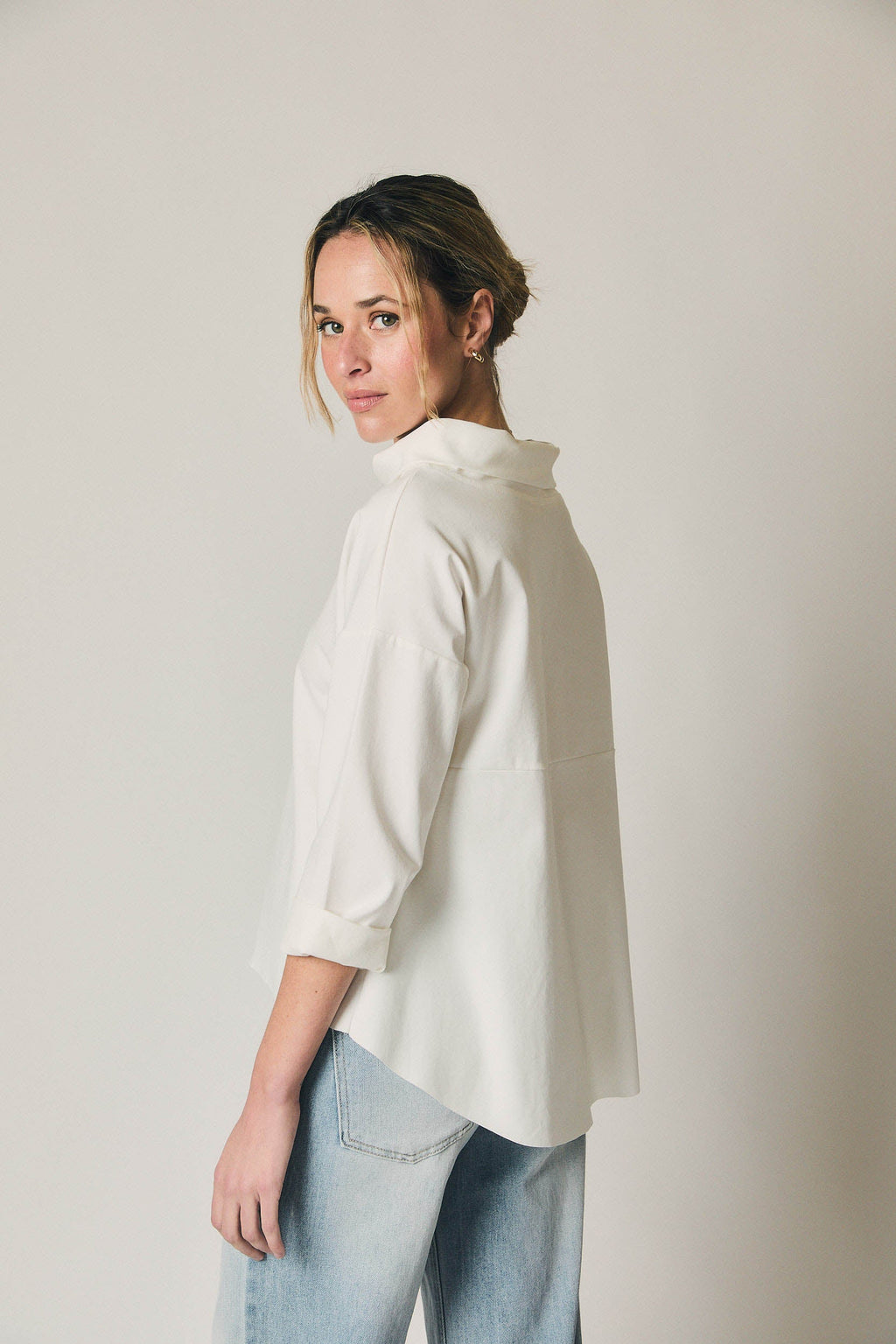 Camiseta cuello jacqueline crudo