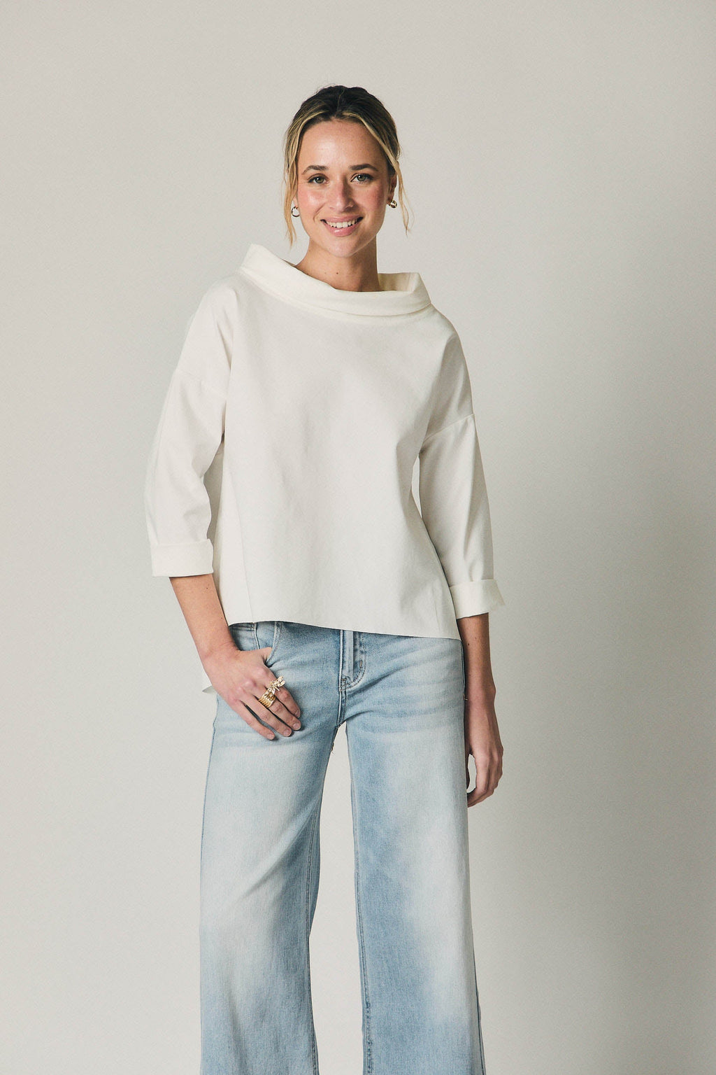 Camiseta cuello jacqueline crudo