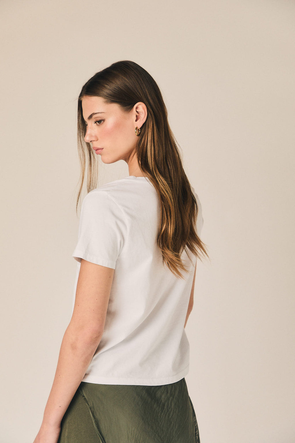 Camiseta básica cuello pico blanco