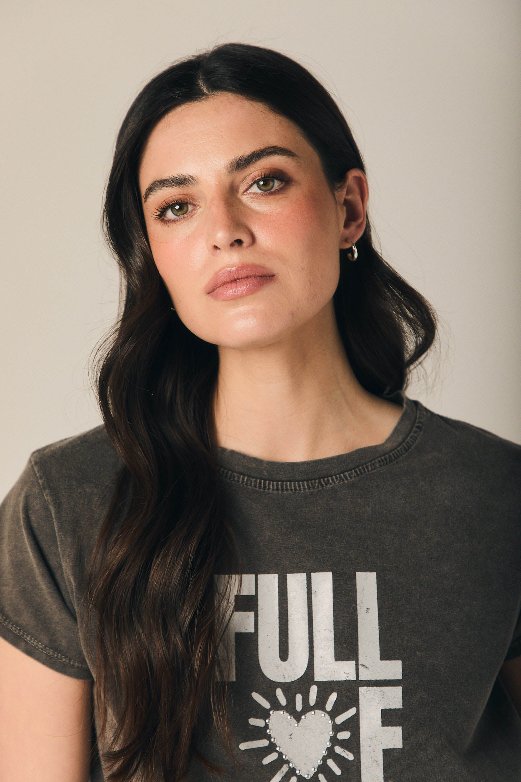 Camiseta algodón 'Full of Love' efecto lavado gris
