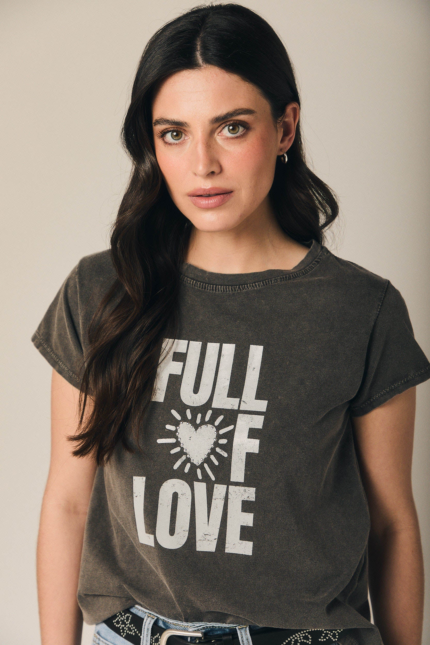 Camiseta algodón 'Full of Love' efecto lavado gris