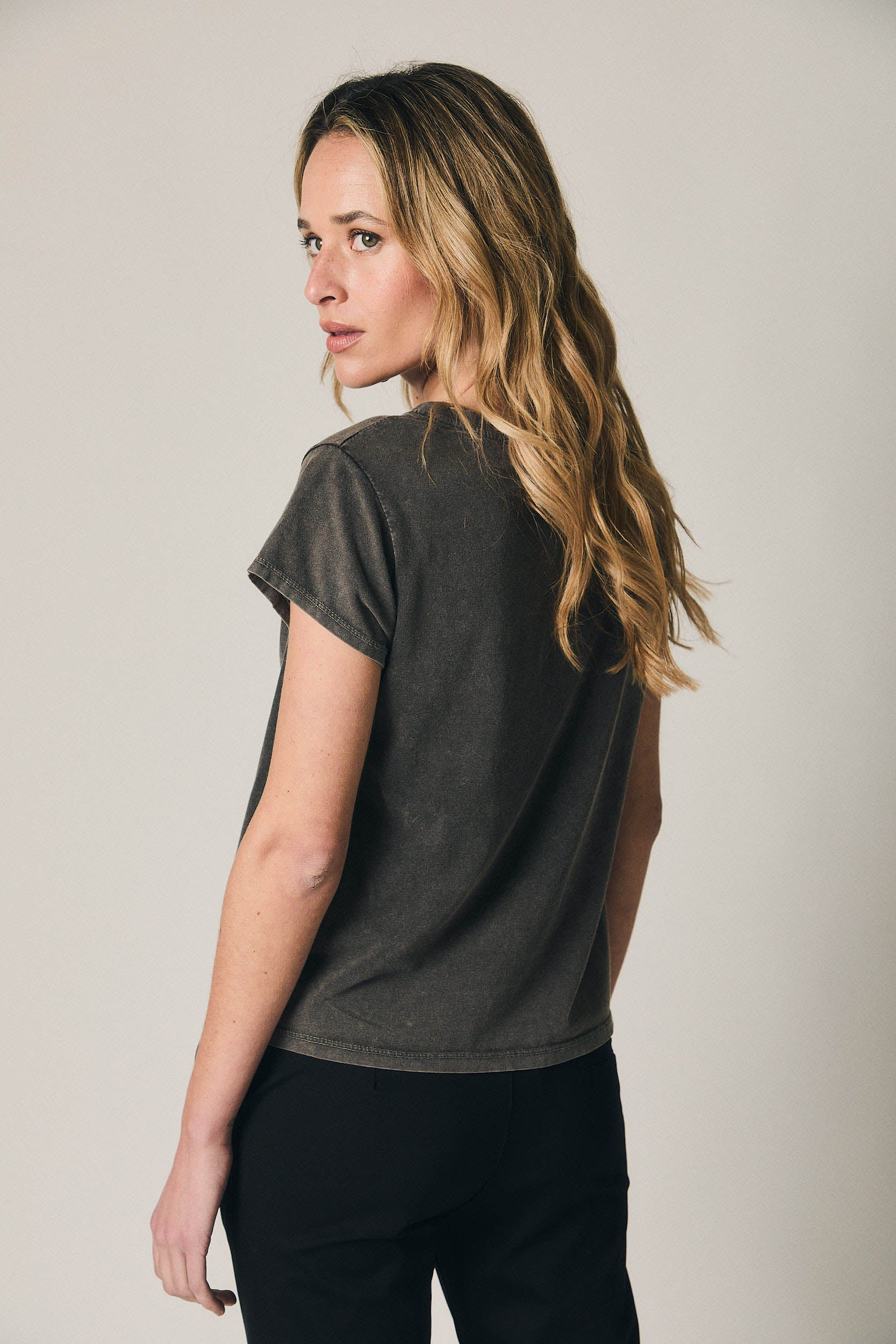 Camiseta estrella con tachas gris antracita