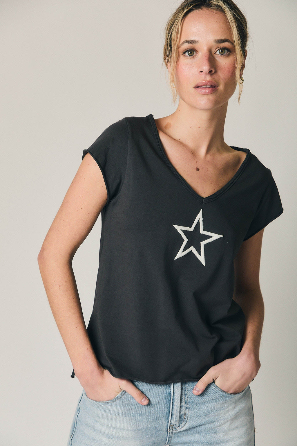 Camiseta estrella contraste gris antracita