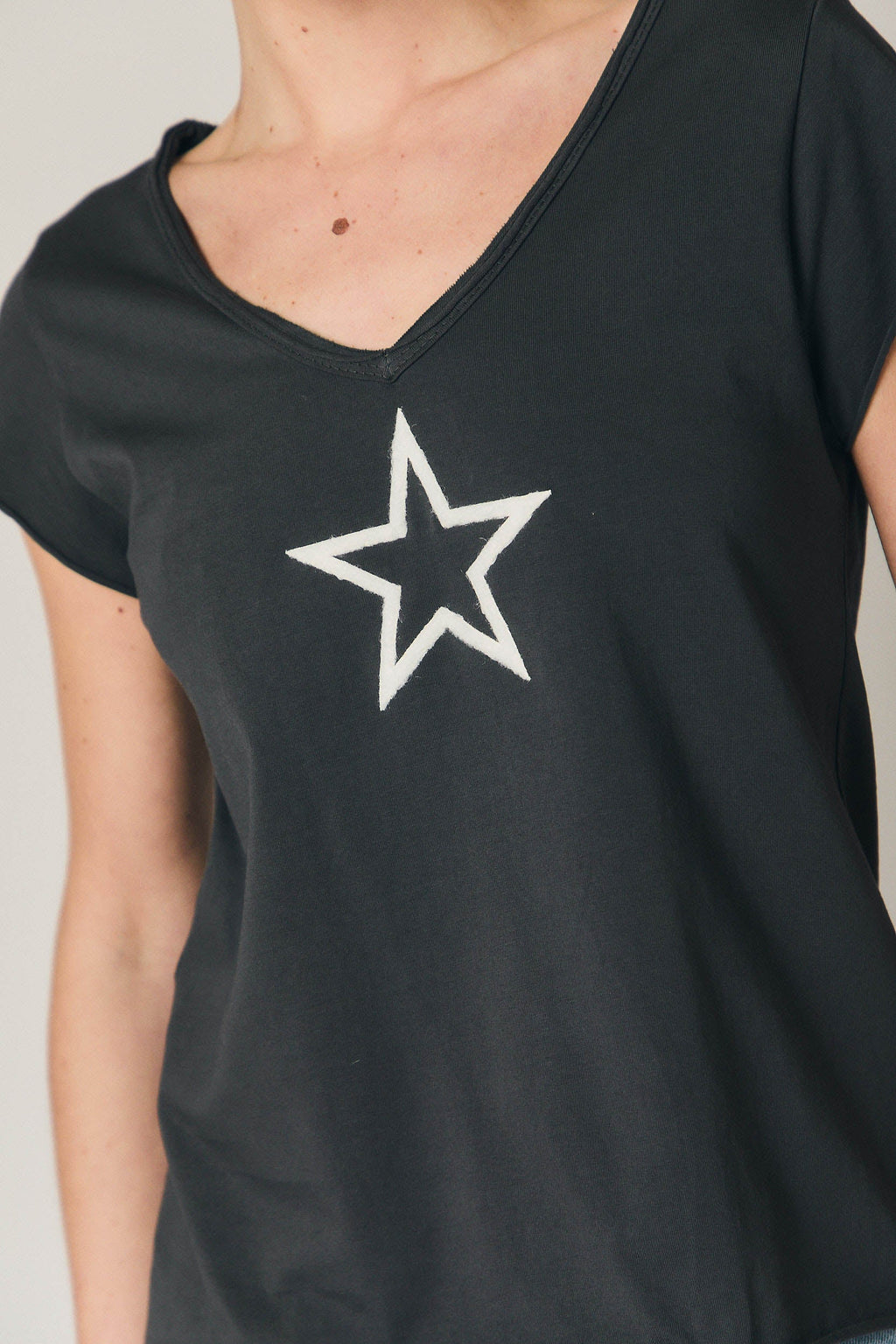 Camiseta estrella contraste gris antracita