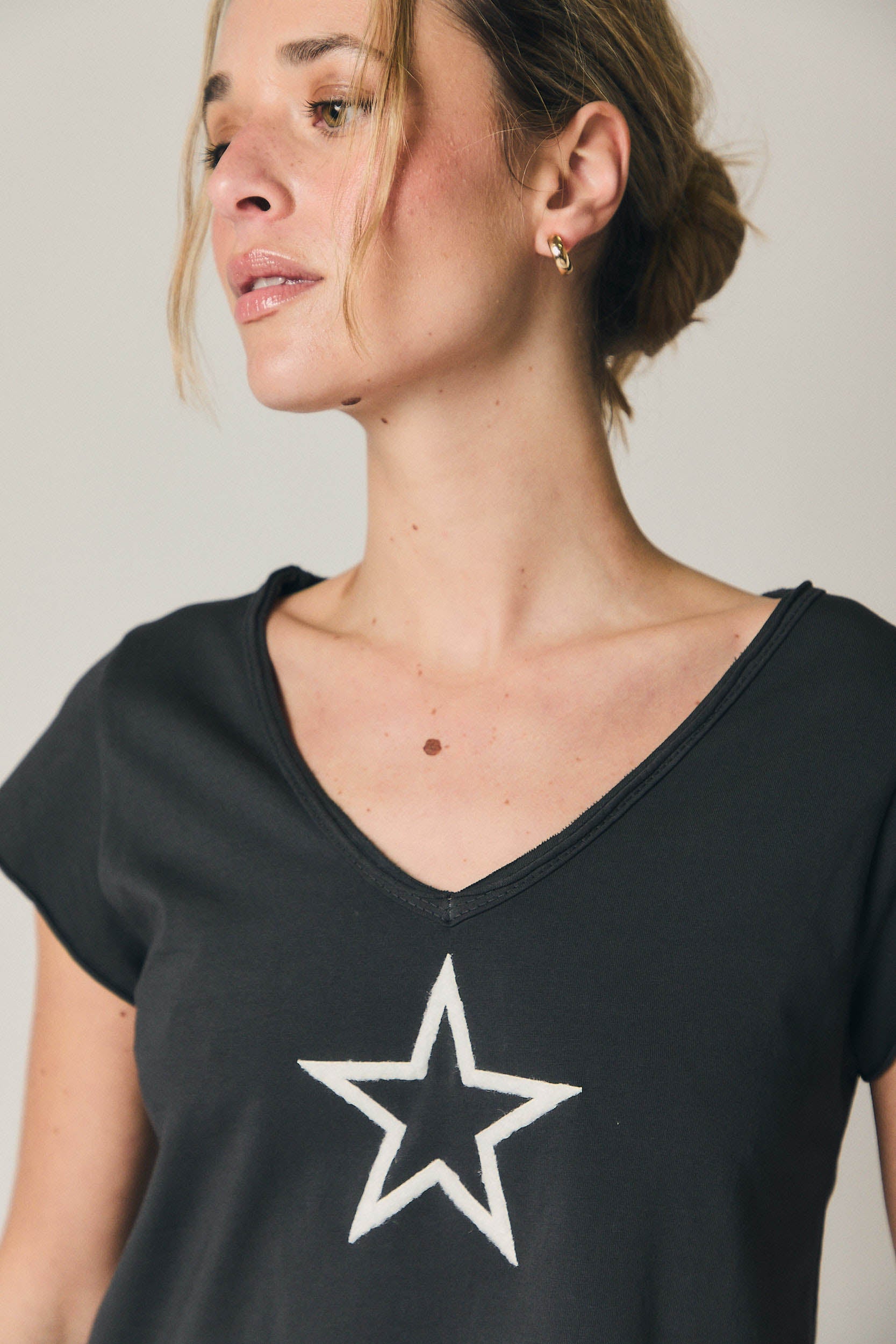 Camiseta estrella contraste gris antracita