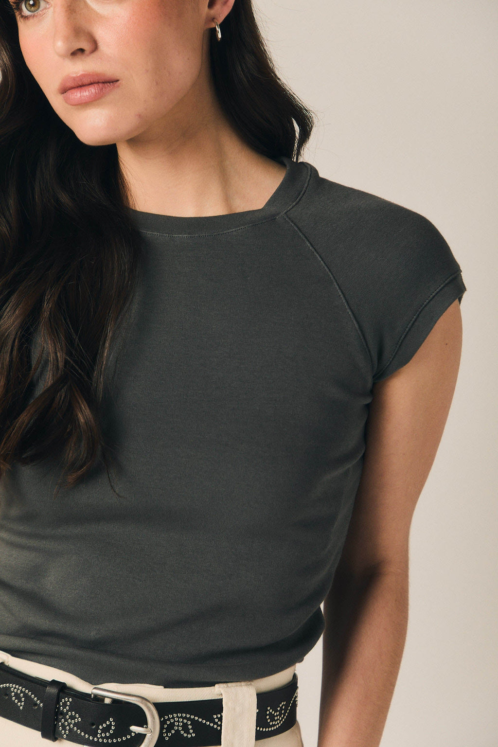 Camiseta ajustada manga ranglan gris