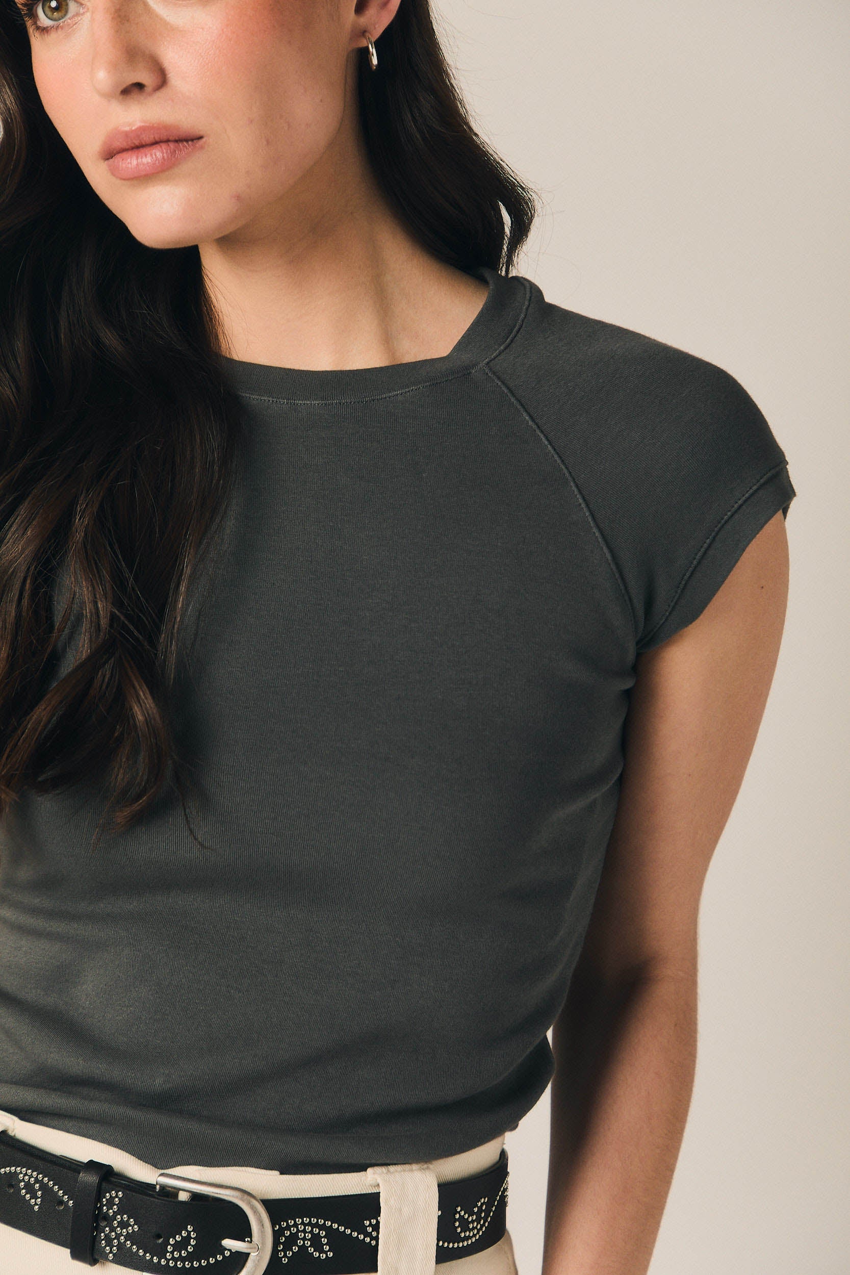 Camiseta ajustada manga ranglan gris