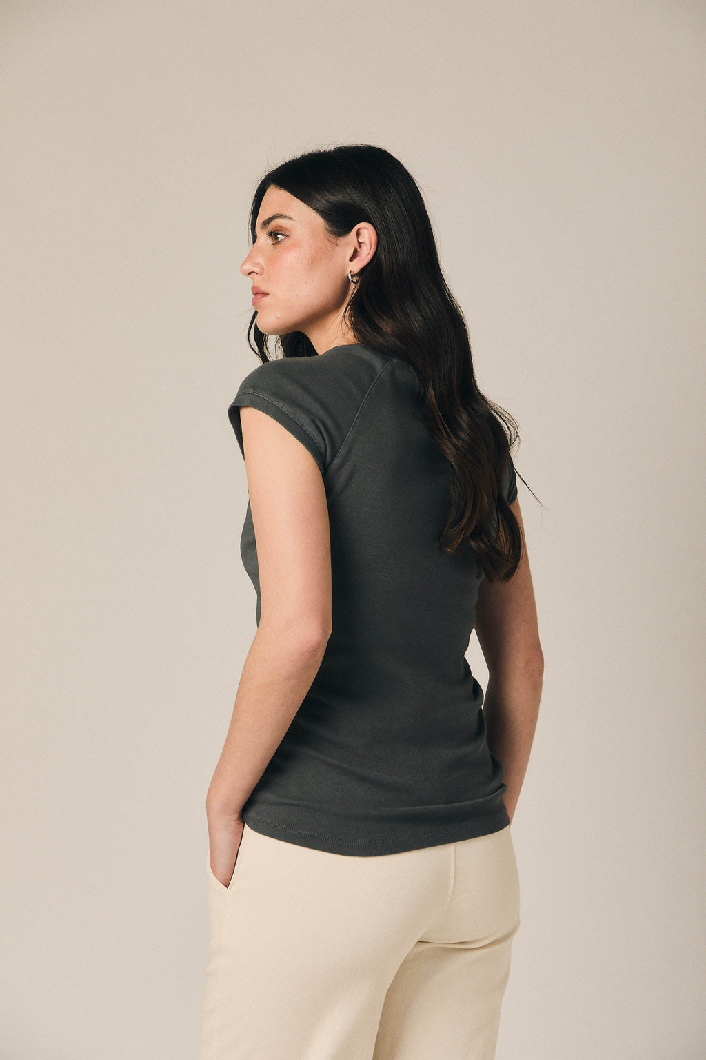 Camiseta ajustada manga ranglan gris