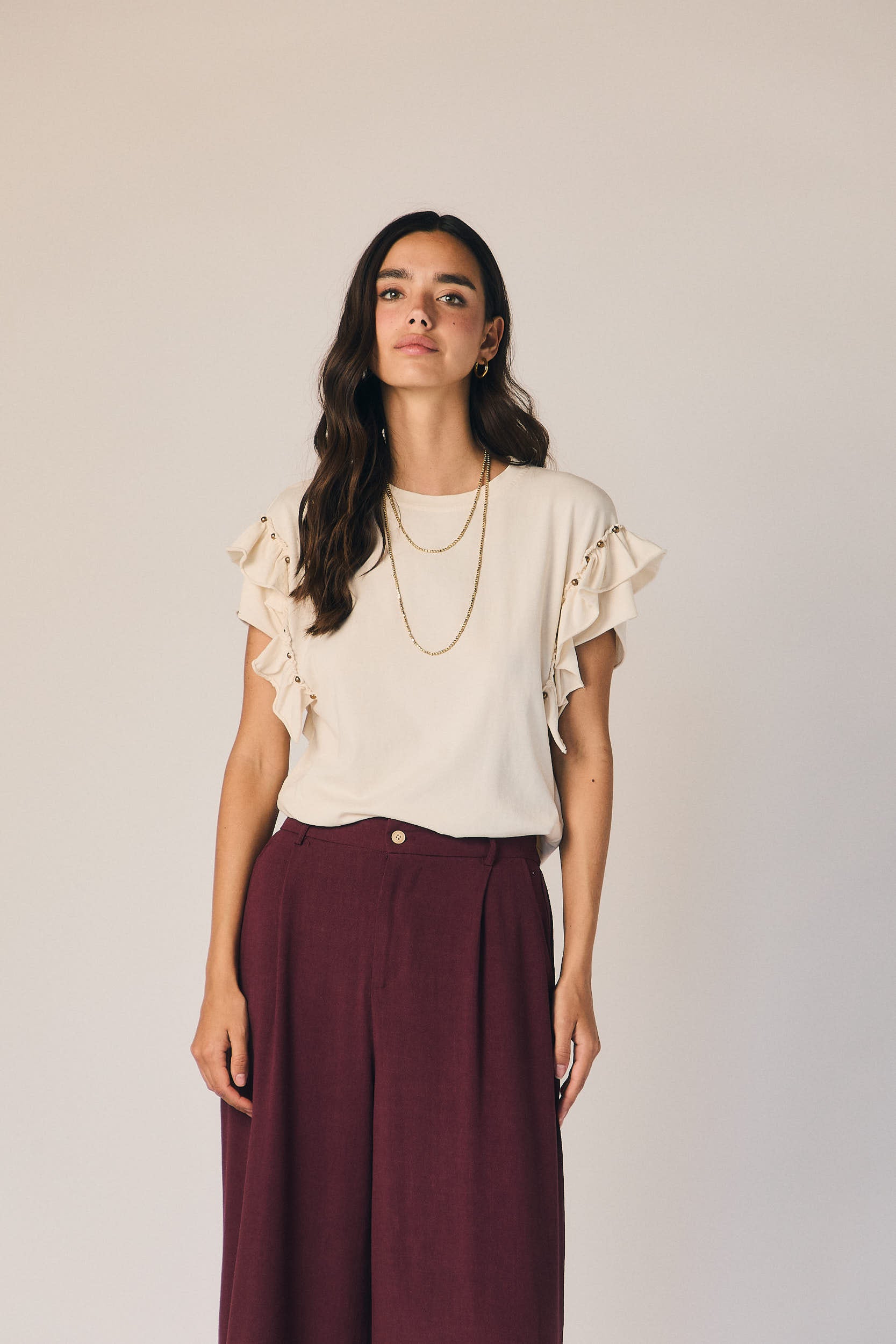 Camiseta volante tachas crudo