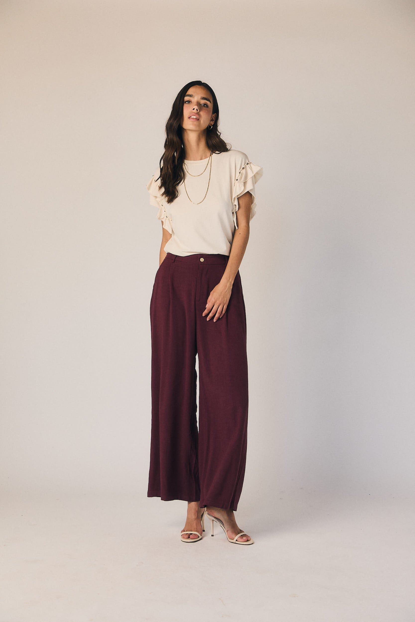 Camiseta volante tachas crudo