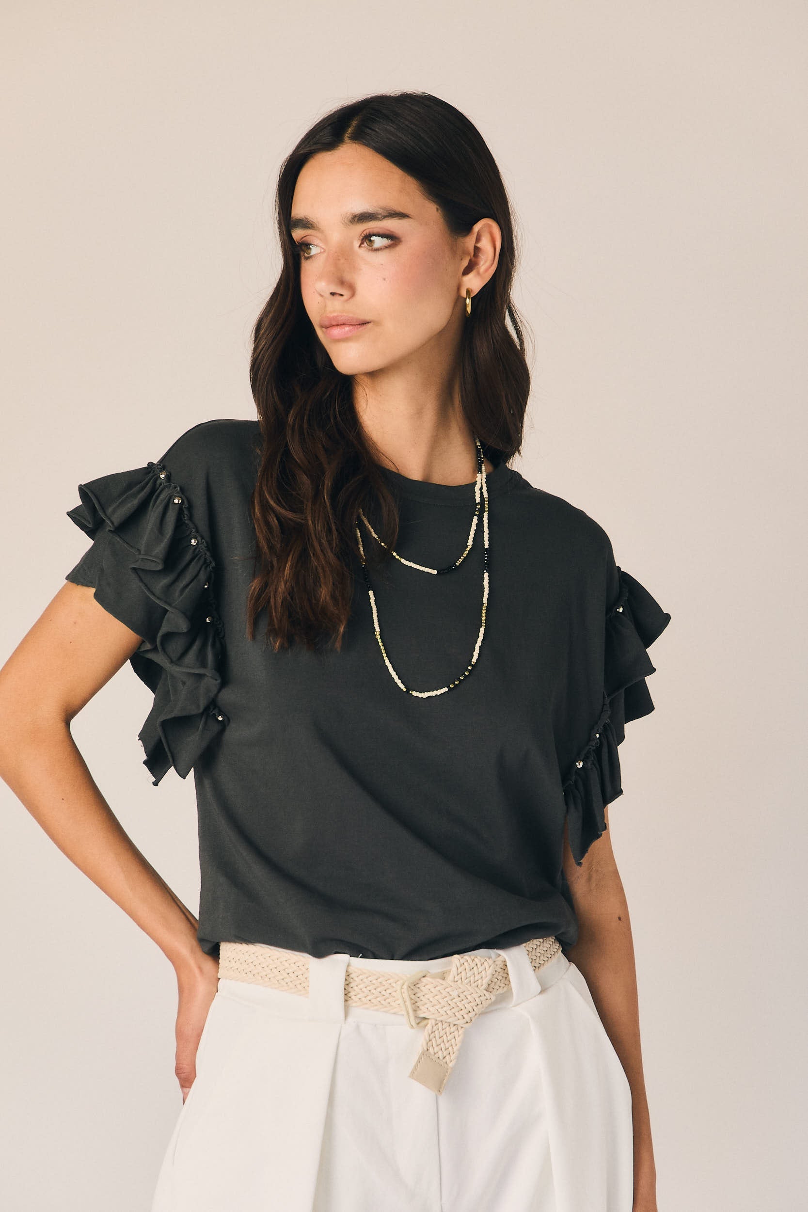 Camiseta volante tachas gris