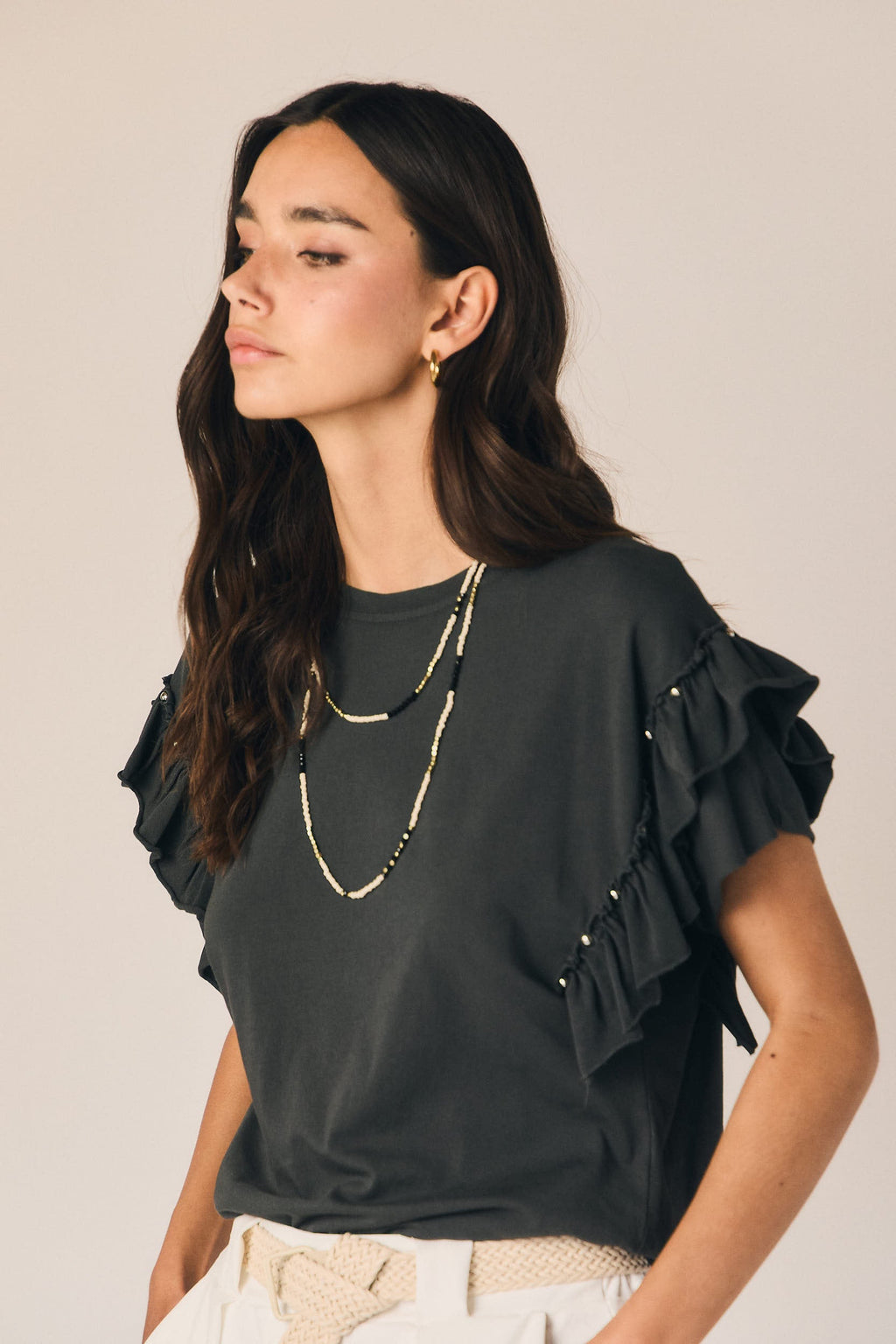 Camiseta volante tachas gris