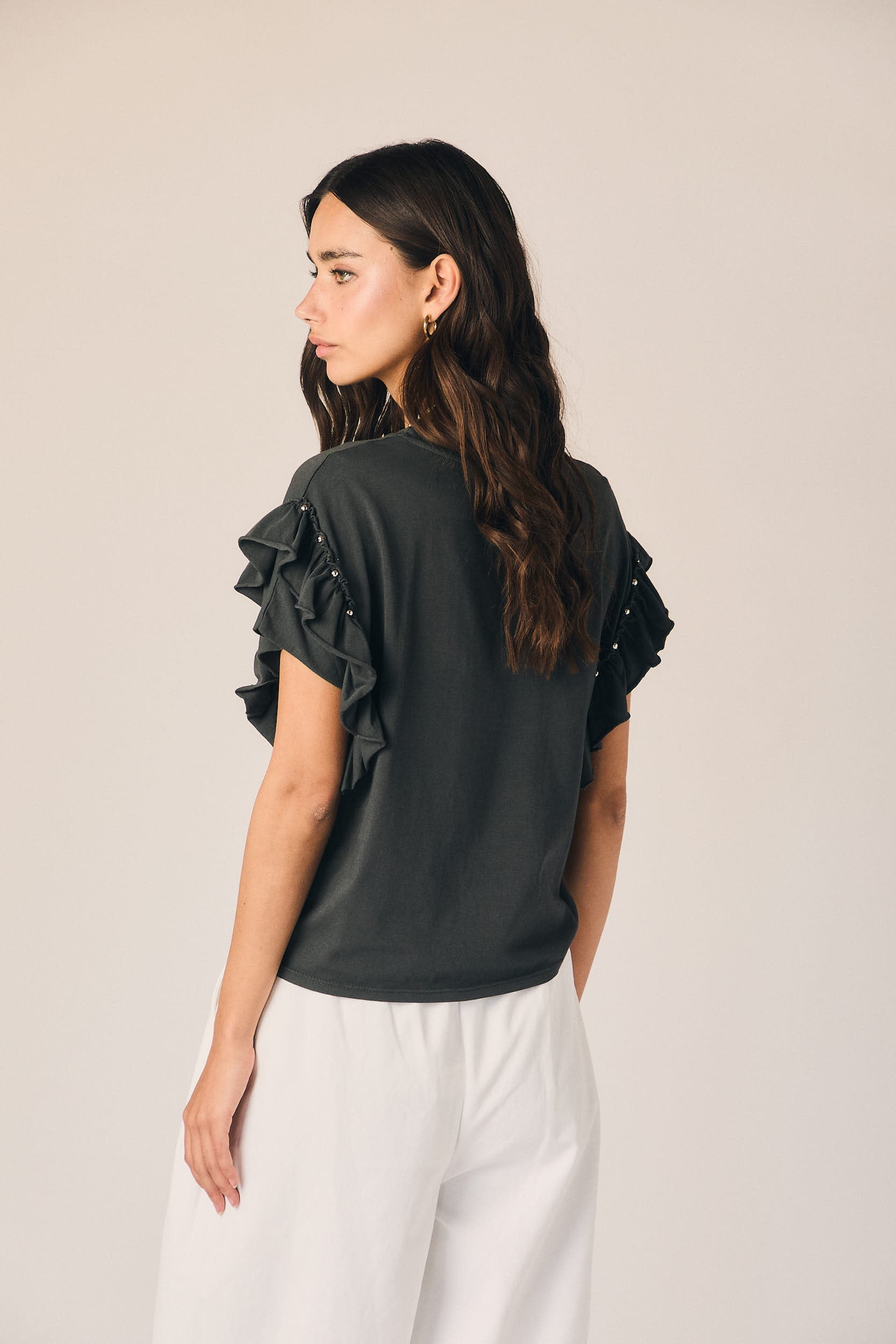 Camiseta volante tachas gris