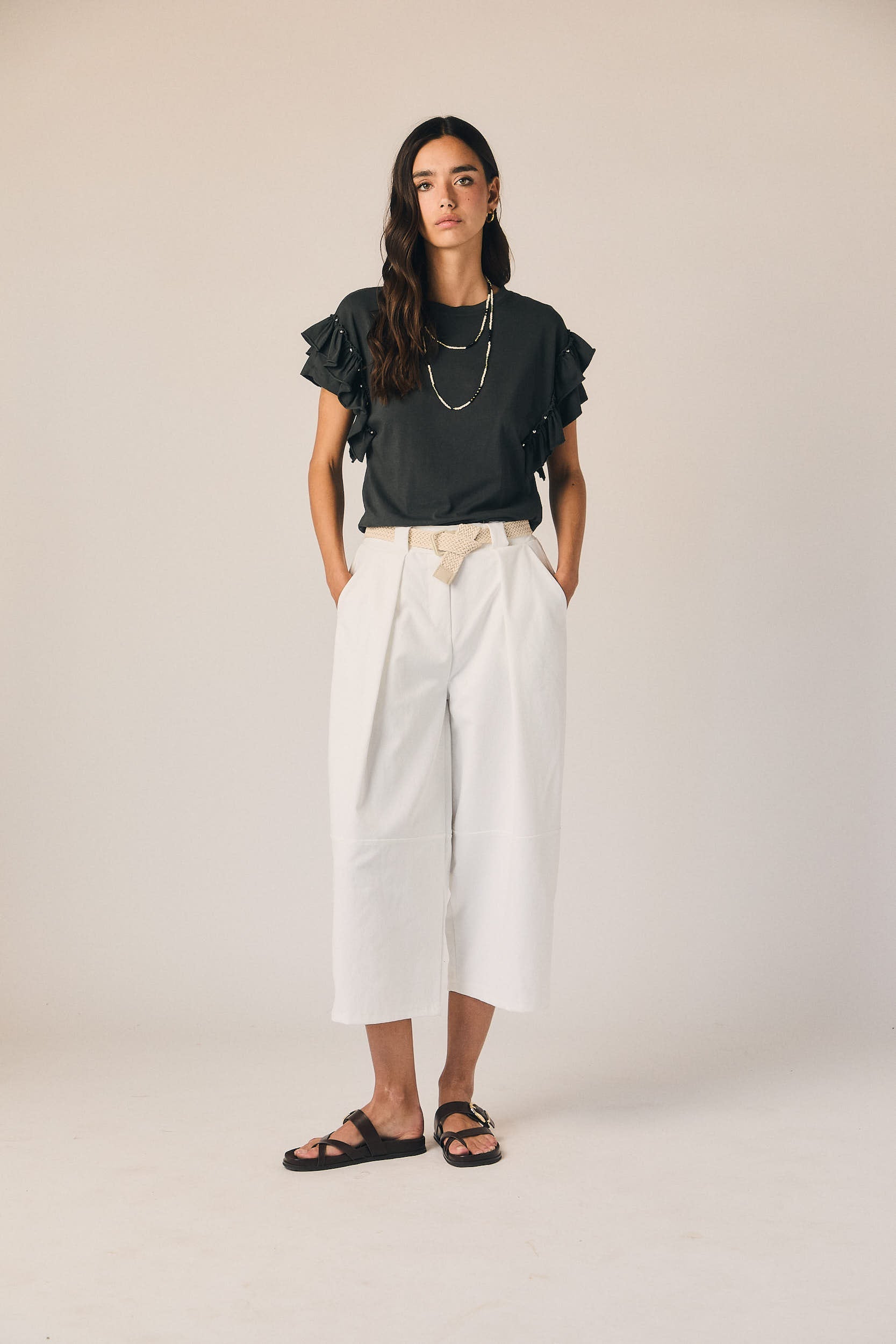 Camiseta volante tachas gris