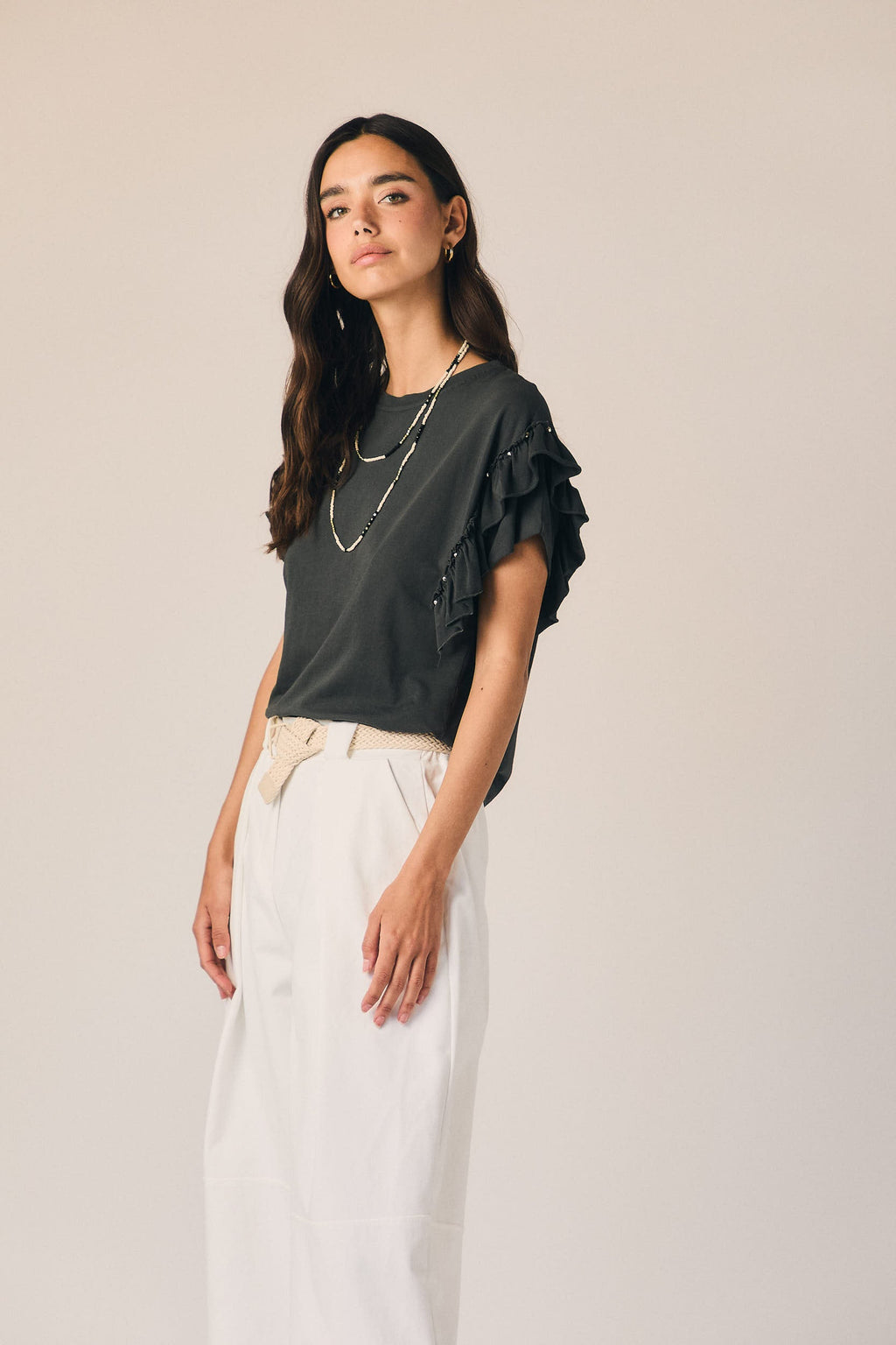 Camiseta volante tachas gris