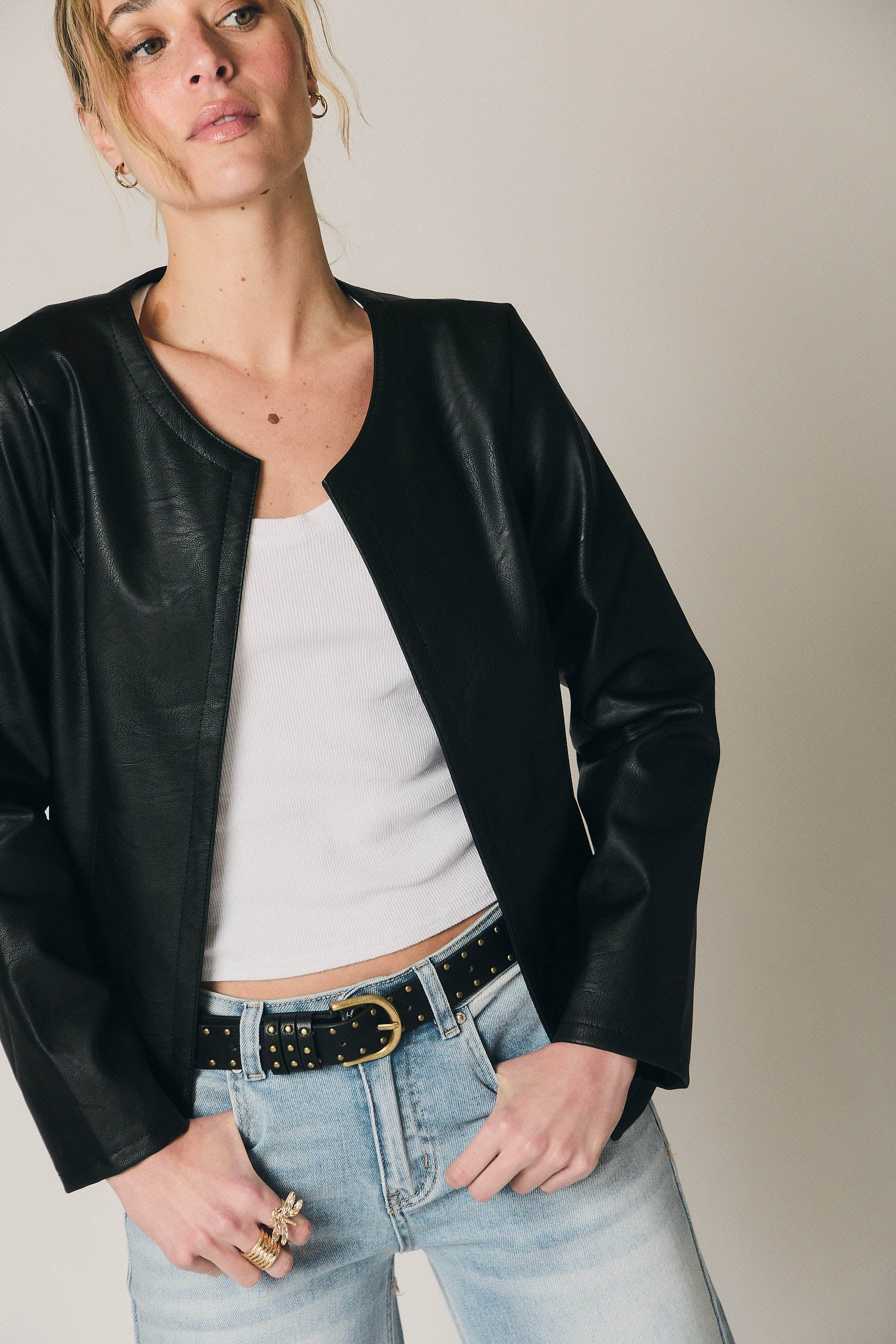 Chaqueta corta polipiel negro