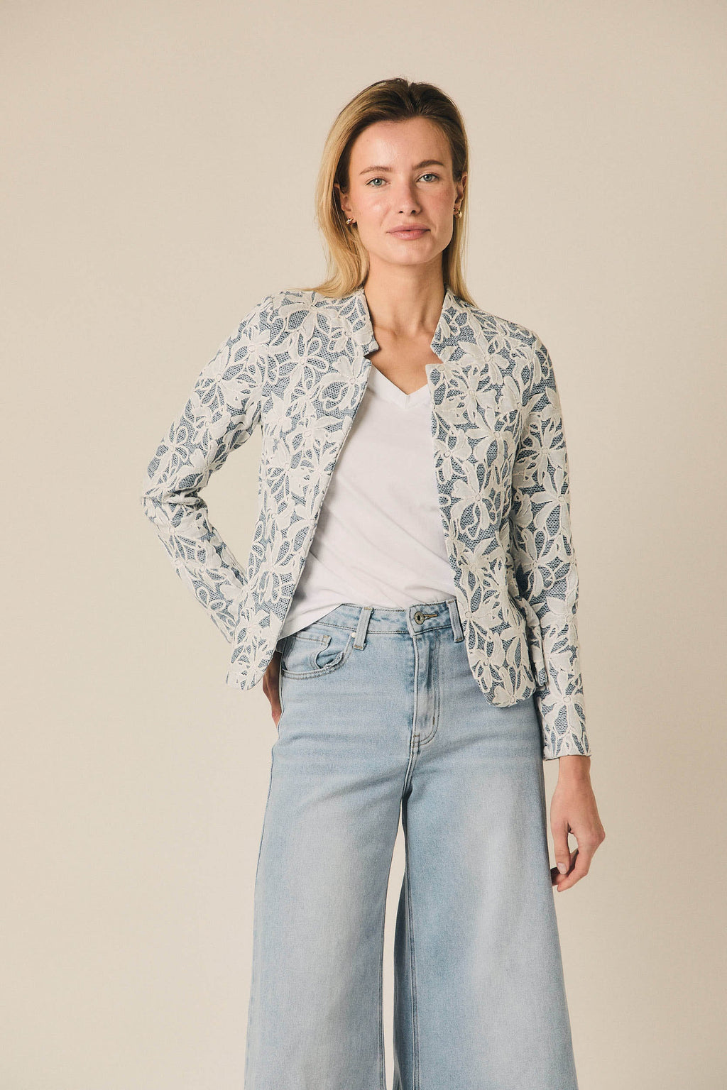 Chaqueta de encaje floral azul